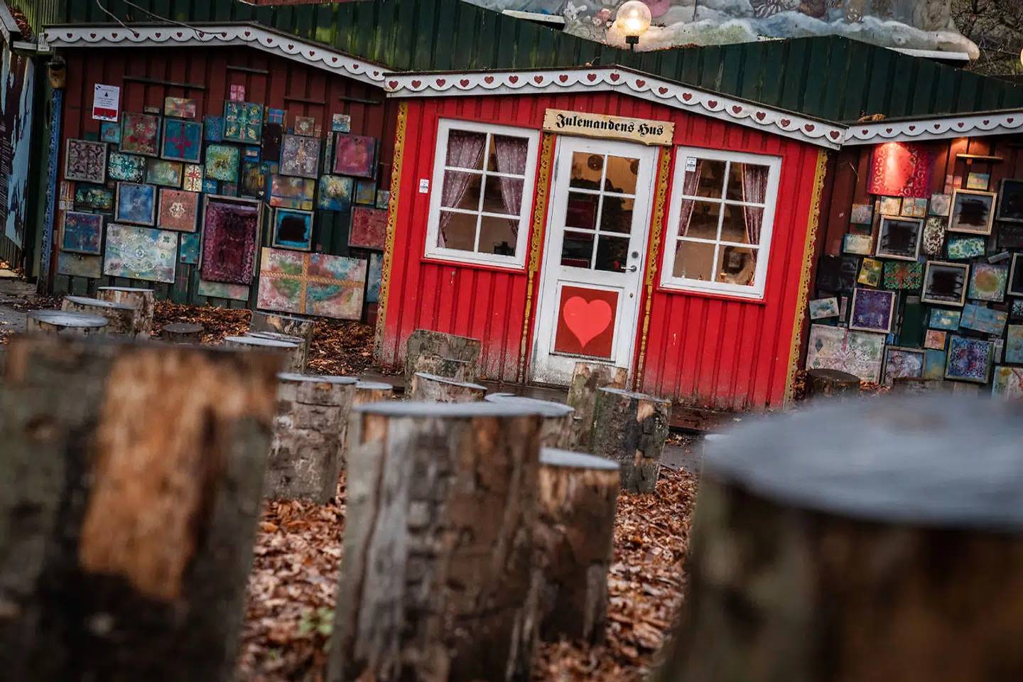 En 35-årig russisk kemiker blev i juli anholdt under en middag på en restaurant på Bakken nord for København. Han er nu varetægtsfængslet og sigtet for spionage. Nu er en ny nøgleperson dukket op i sagen.