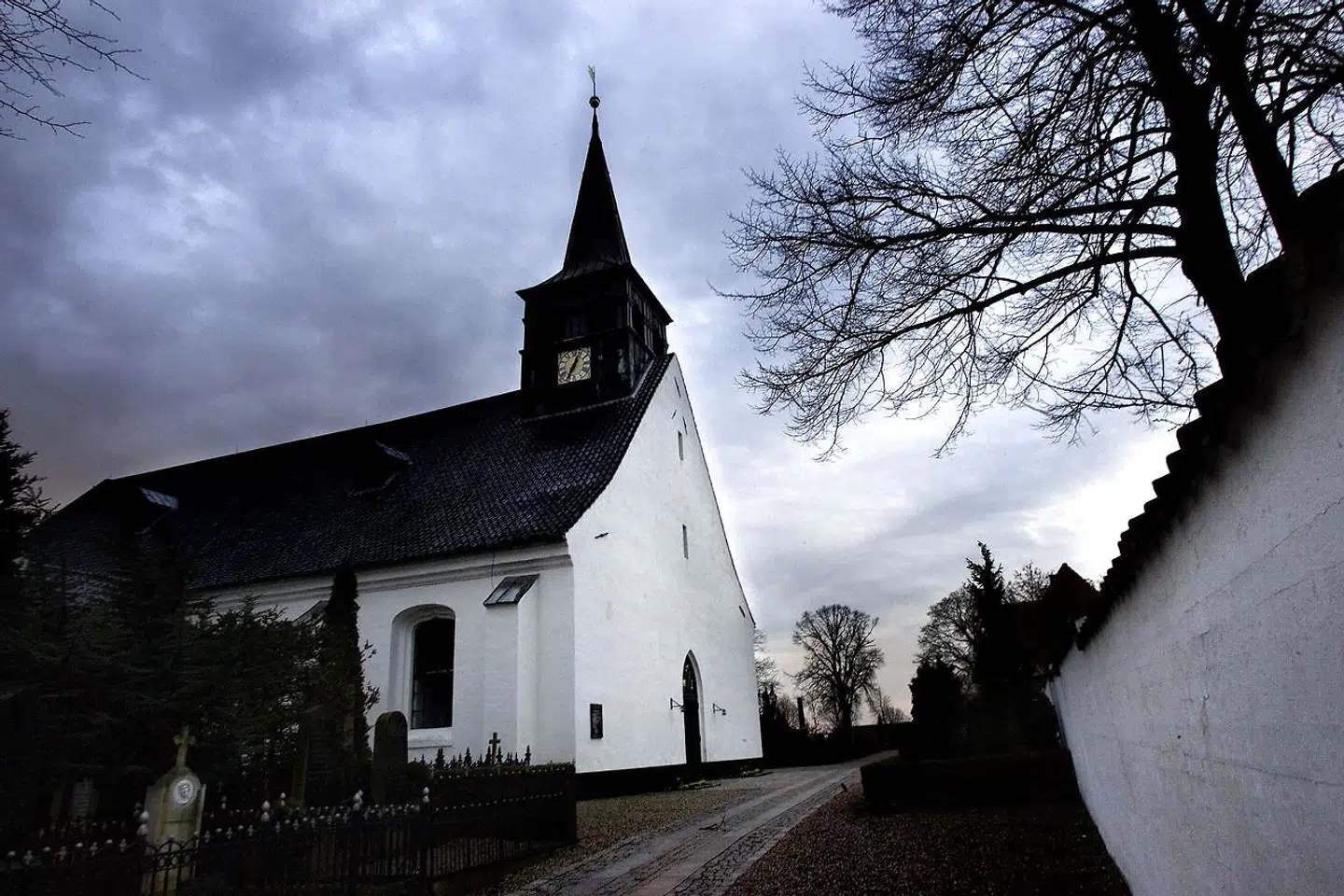 Anne Bech blev bisat klokken 11 fra Store Magleby Kirke.