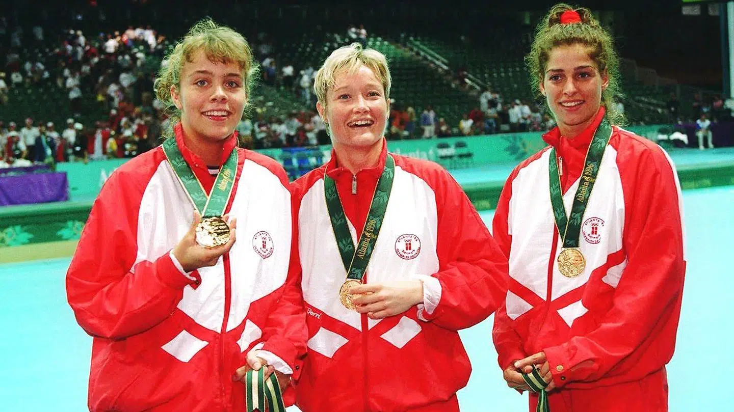 Anja Byrial, Anette Hoffmann og Anne Dorthe Tanderup med guldmedaljerne efter sejren i OL-finalen 1996.