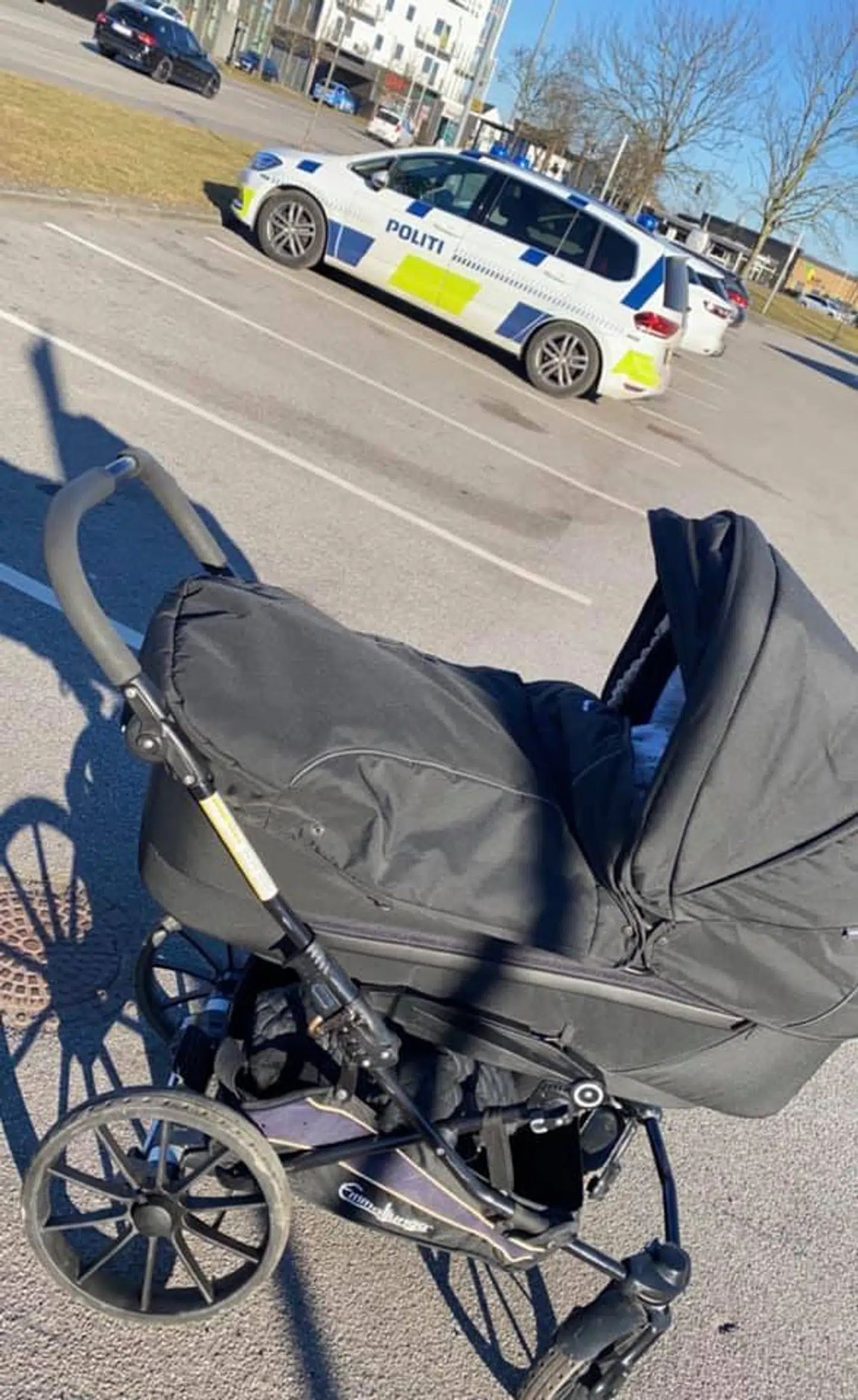 Barnevognen, der blev påkørt.