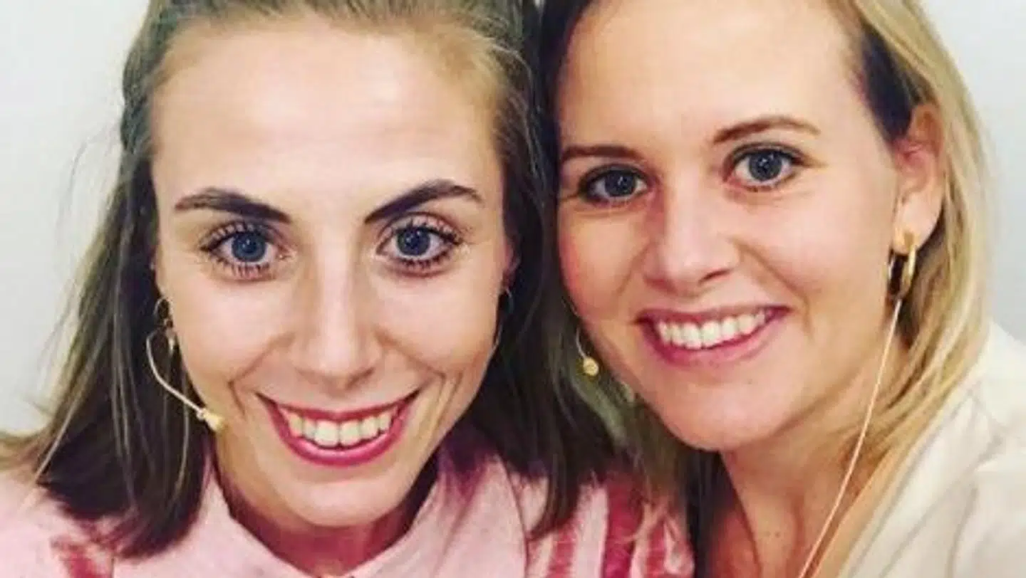 Fie Oppenhagen Arildsen (tv.) sammen med Stine Buje (th.). De to har ofte holdt foredrag om kræftsygdom sammen.