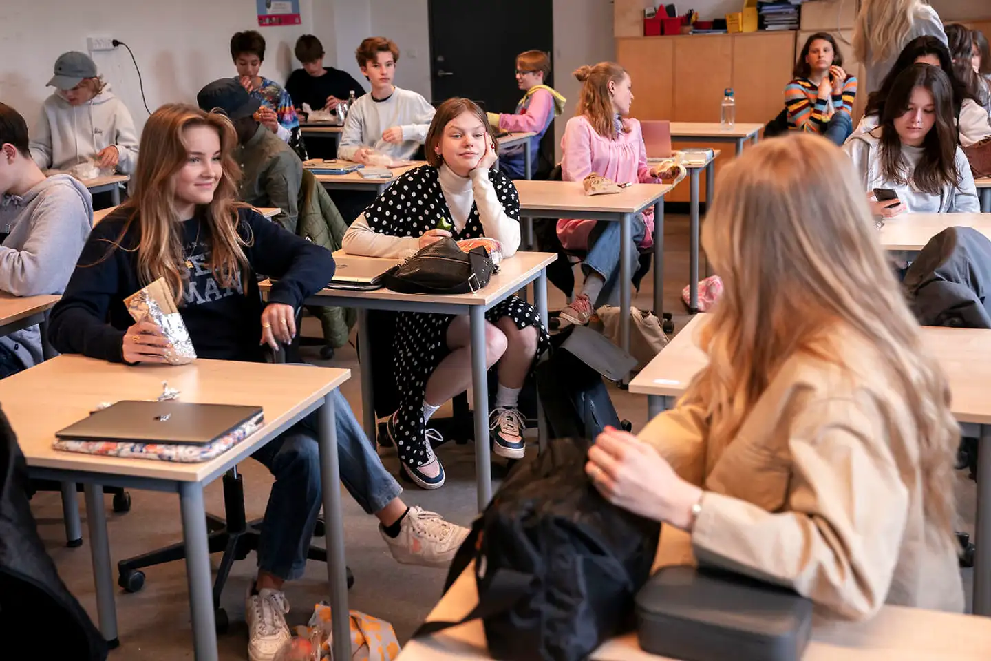 8. klasse fra Heibergskolen på Østerbro i København kunne tidligere på året komme tilbage i skole for senere at blive hjemsendt igen. Afgangsklasserne må nu komme tilbage i Region Hovedstaden, men kun en dag om ugen.