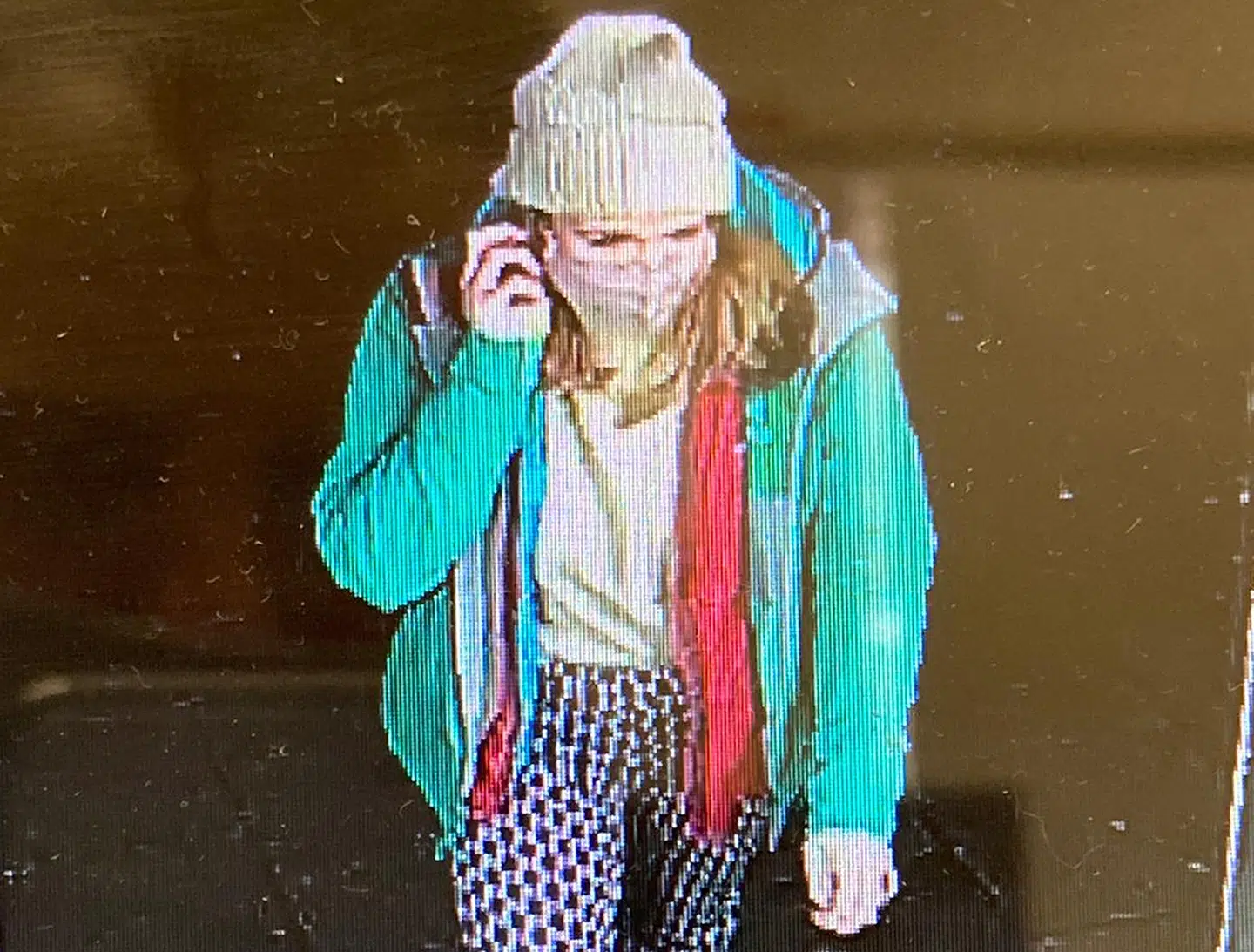 Her ses et af de overvågningsbilleder, der fangede Sarah, mens hun var på vej hjem 3. marts.