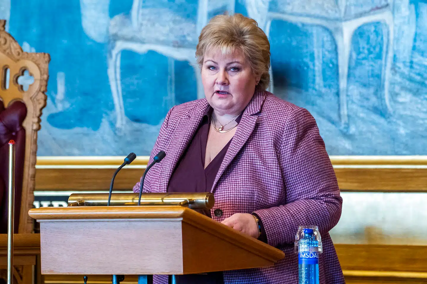 Den norske statsminister, Erna Solberg, brød sine egne coronaregler.