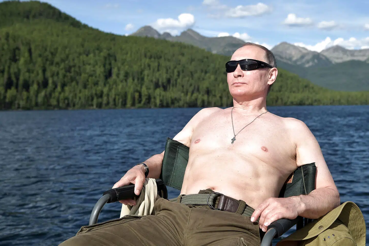 Her ses Vladimir Putin under en fisketur i 2017.