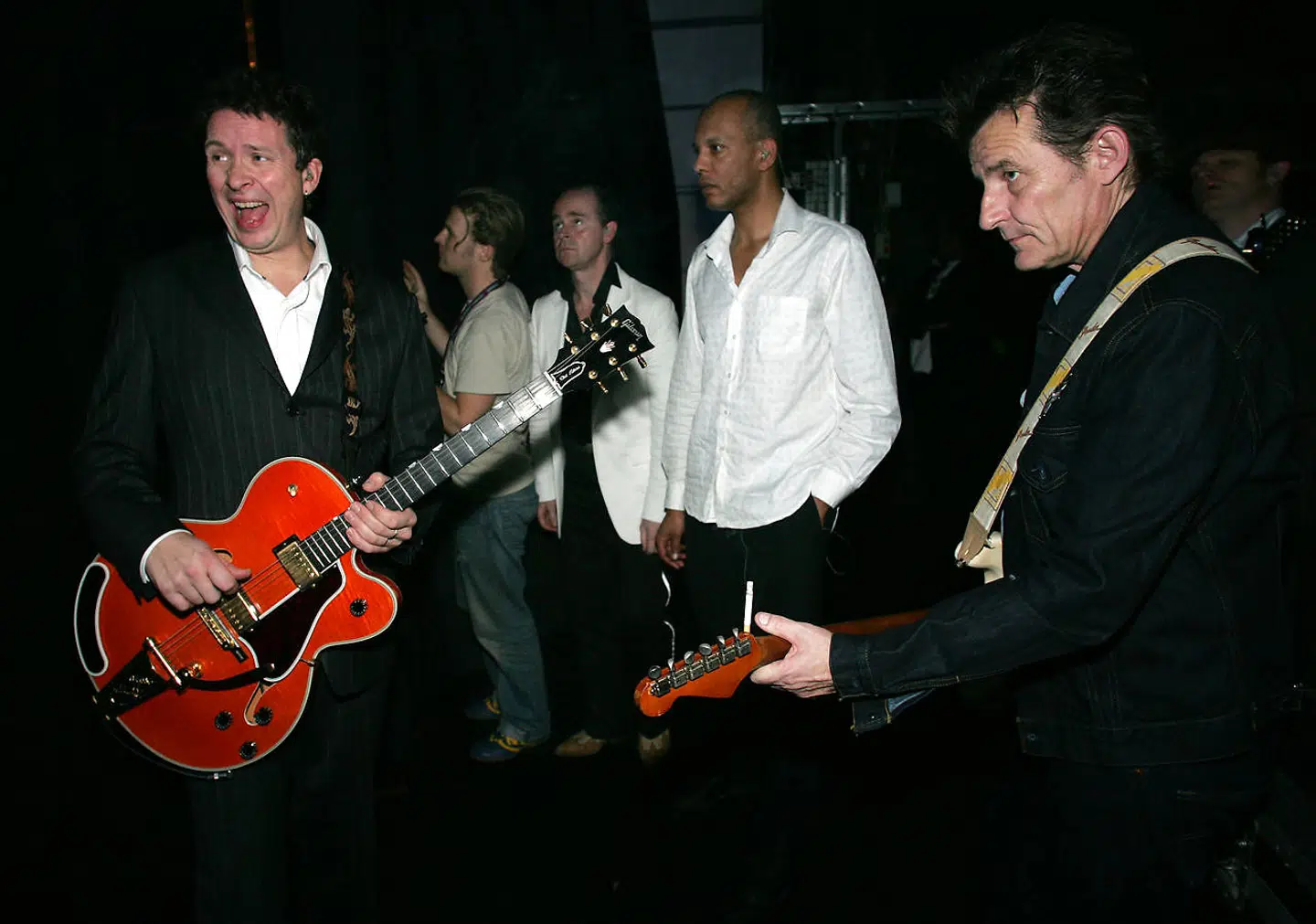 Big Fat Snake før en koncert i Falkonersalen på Fredeiksberg i 2004. Anders Blichfeldt (tv) og Peter Viskinde (th) inden det går løs på scenen.