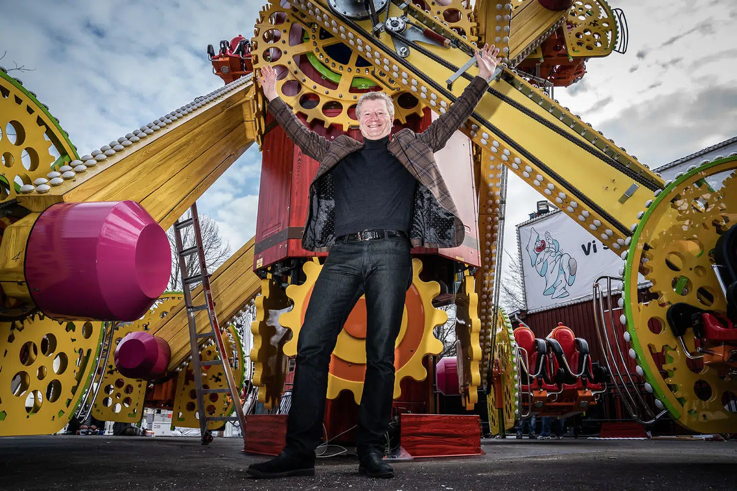 Den nye direktør for Dyrehavsbakken i Klampenborg, Ole Andersen, fotograferet ved Bakkens nye forlystelse Tidsmaskinen.