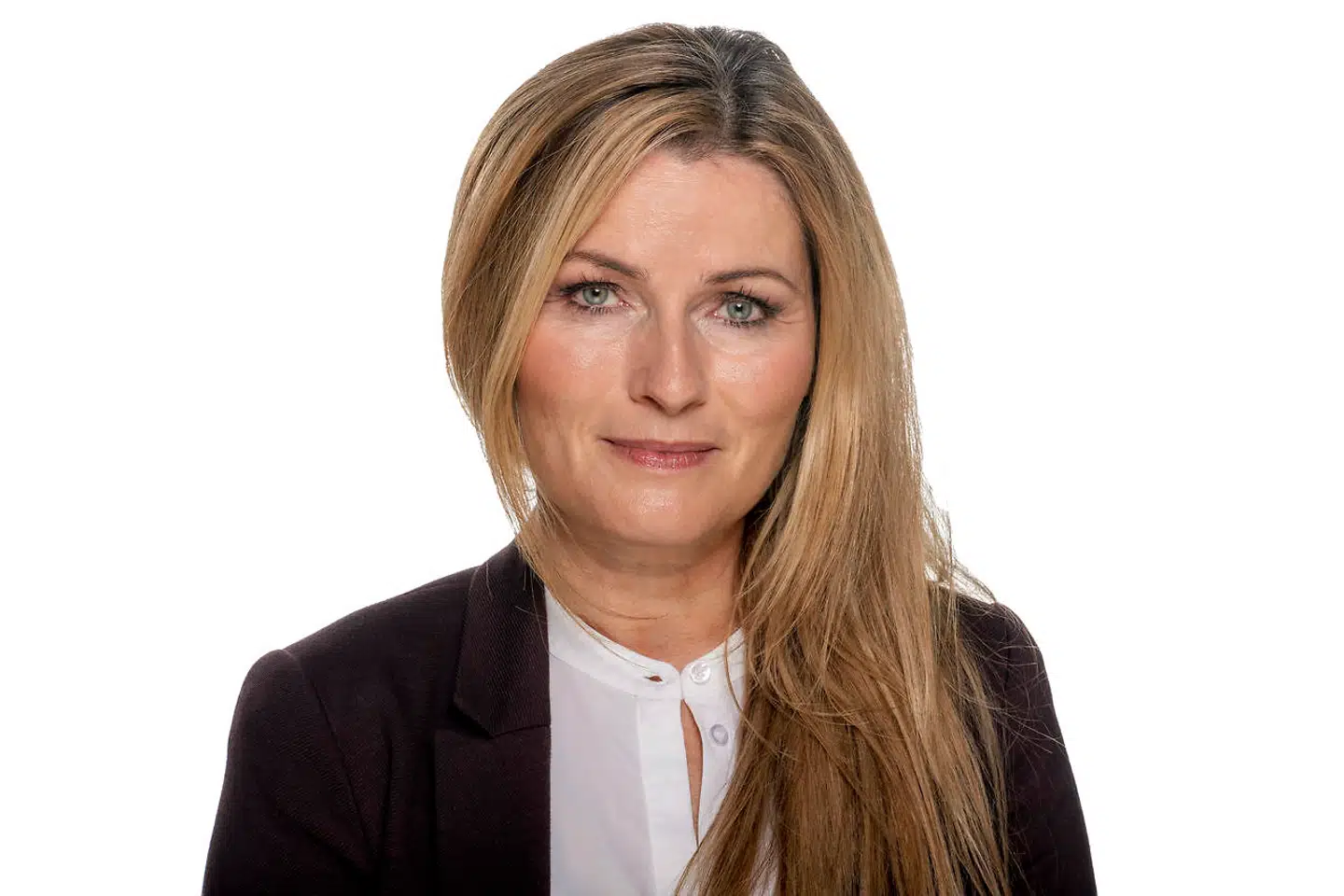»Når en statsminister er nødt til at forklare noget, som enhver myndig bør sige sig selv, får jeg den tanke, at alt for mange desværre ikke er blevet myndig i forstanden kapabel til at være en fri, selvforsørgende borger i et af verdens bedste samfund. Jeg får også den tanke, at vi lever i en slags velfærdssamfund after dark, hvor det ikke bare er de stærke, der skal tage hånd om de svage, men de samfundsorienterede, der skal slæbe rundt på de lystorienterede egoister,« skriver Berlingskes kulturkommentator Anne Sophia Hermansen.