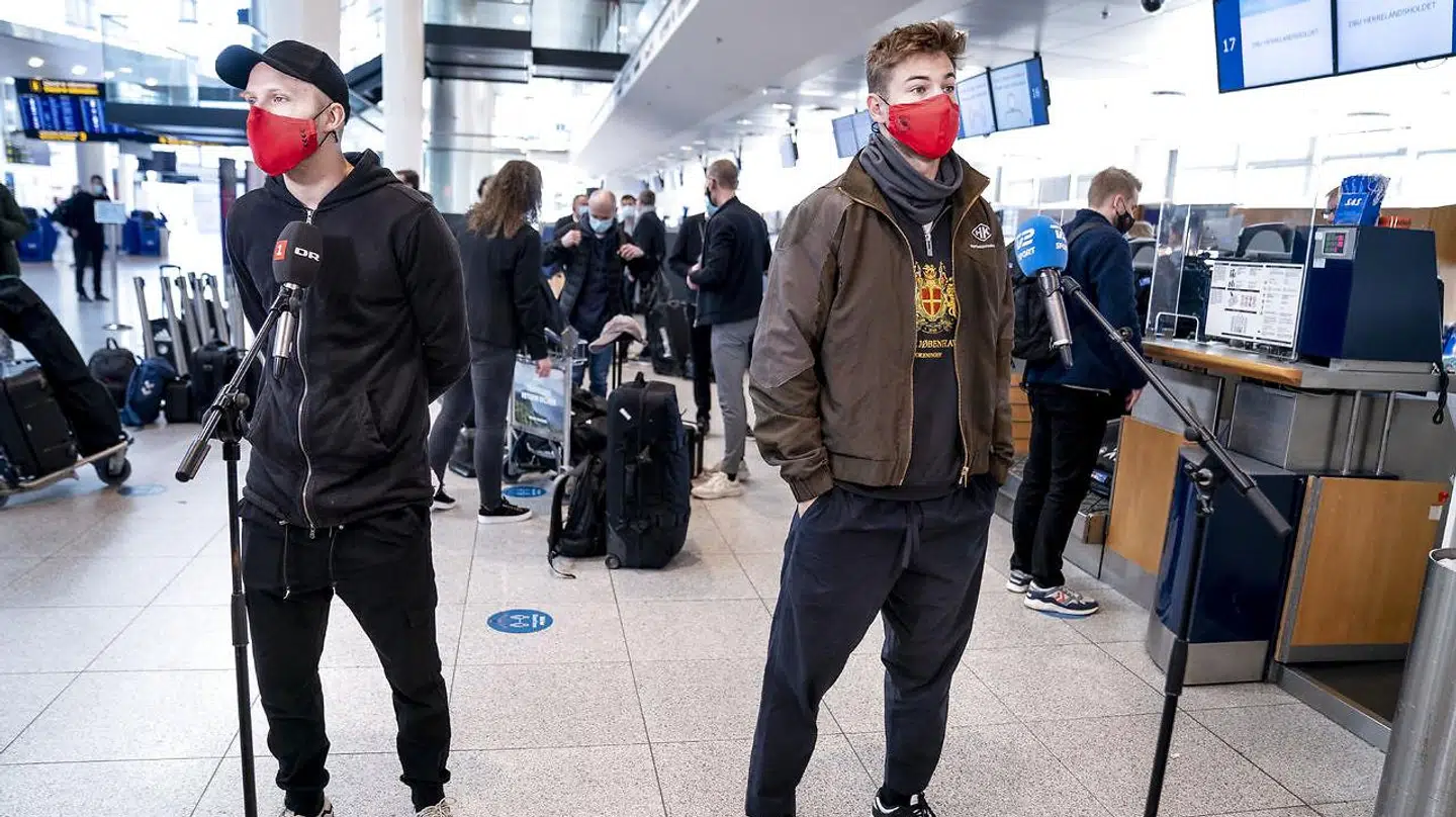 Landsholdsspillerne var ekstra påpasselige inden afgang til Israel.