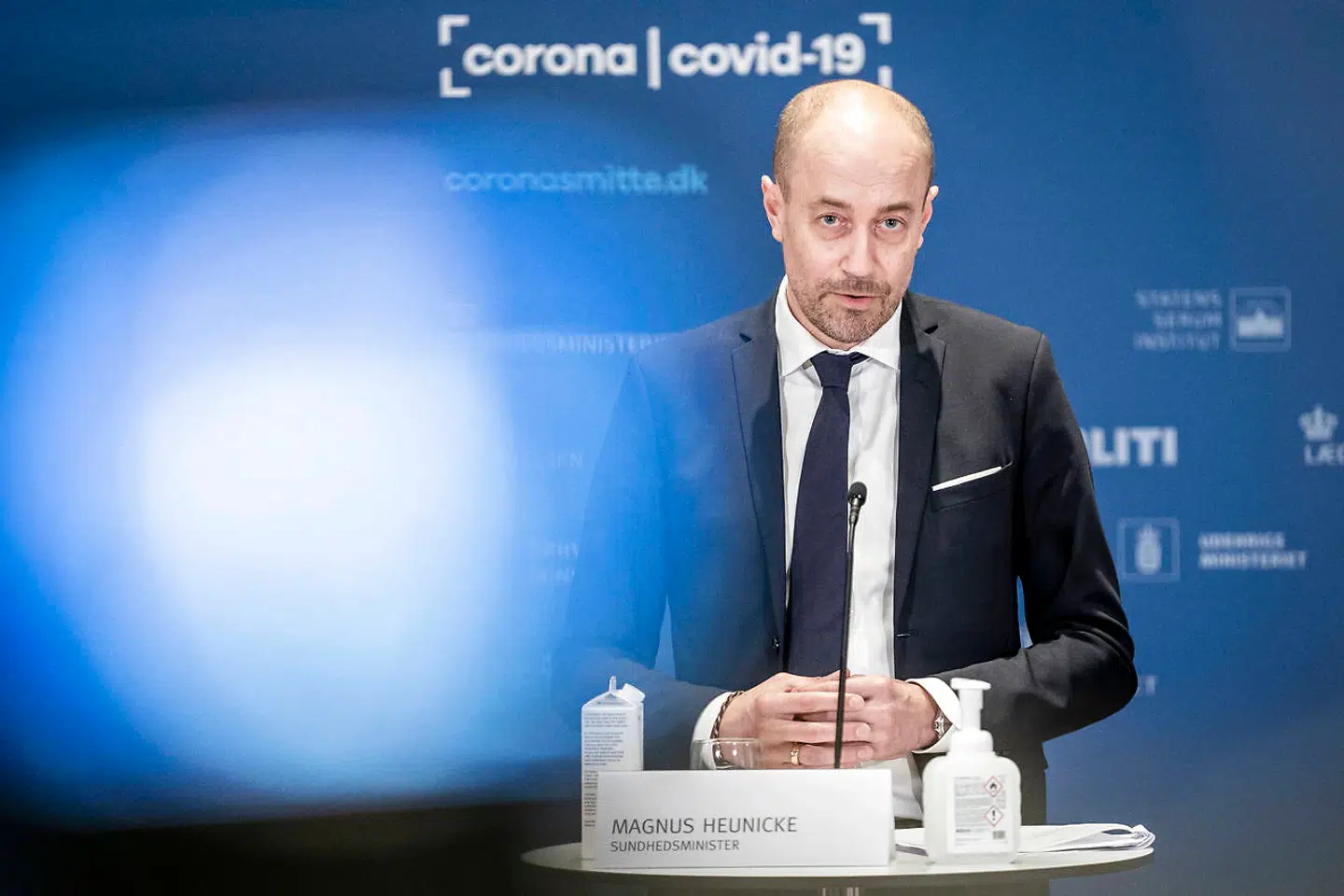 Berlingske ville gerne have talt med sundhedsminister Magnus Heunicke om, at myndighederne kun har identificeret en tredjedel af de smittede. Det ønsker ministeren ikke at kommentere.