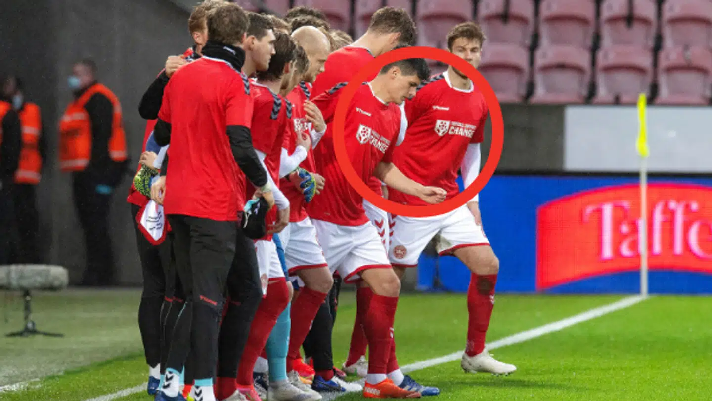 Den omdiskuterede markering med 'Football Supports Change'-trøjerne, som det danske landshold besluttede sig for at have på inden kampen mod Moldova.