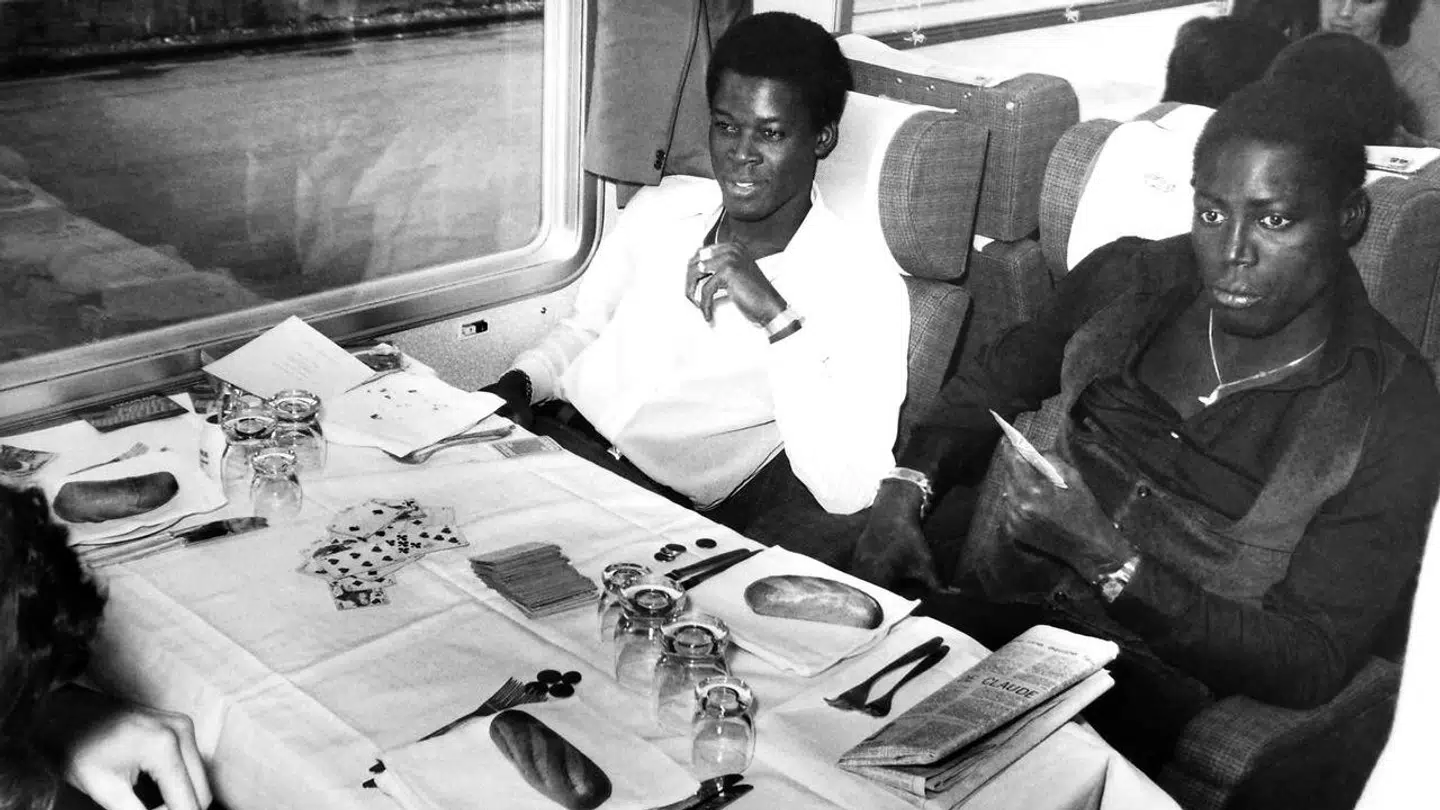 Landsholdskammeraterne Marius Tresor (th.) og Jean-Pierre Adams (tv.) i 1974 på en togtur til Paris.