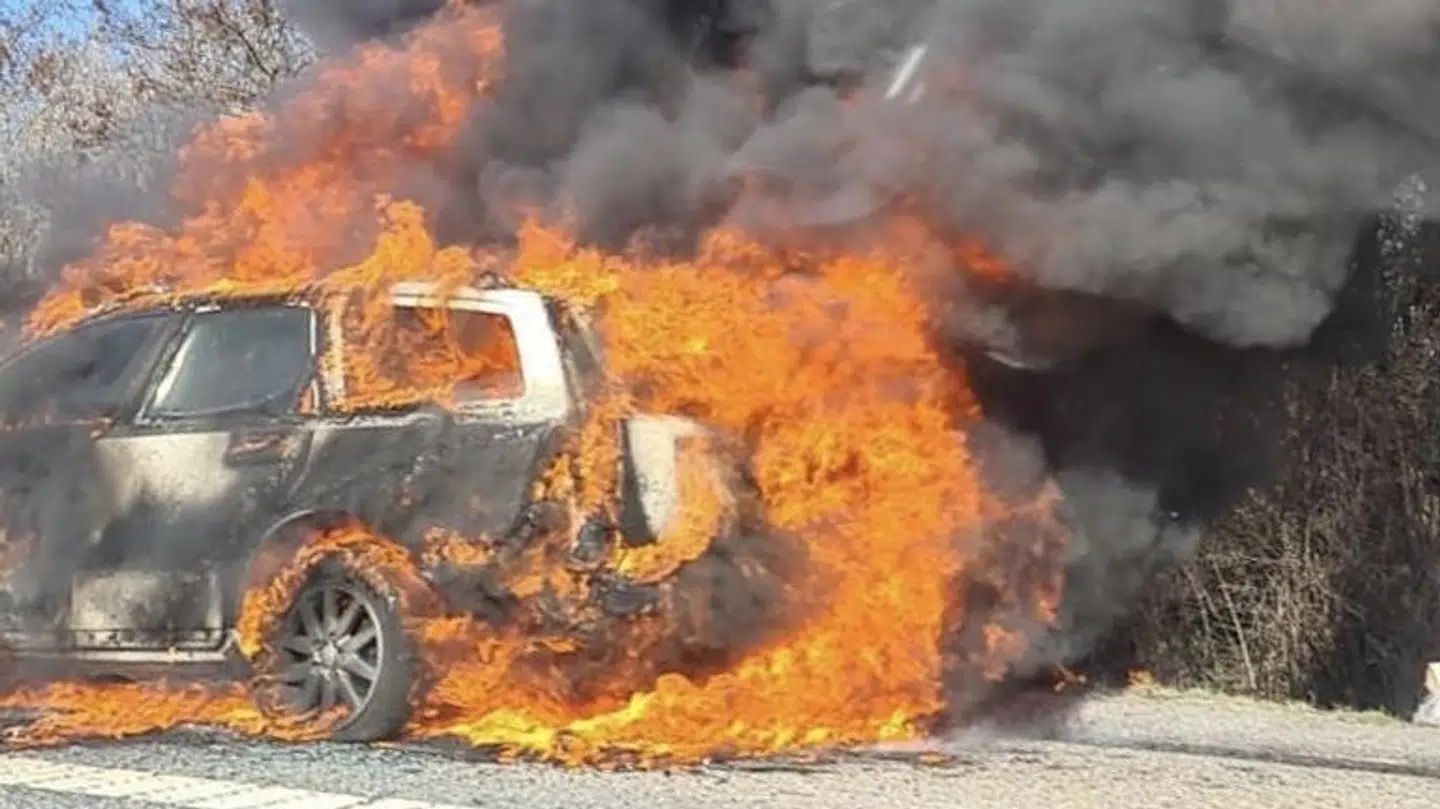 Bilen har brændt voldsomt.