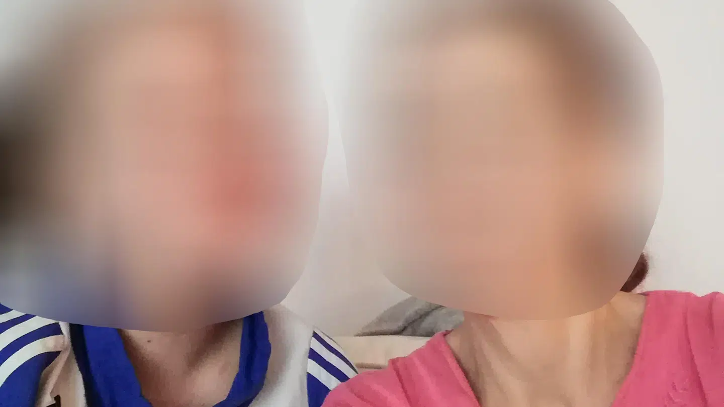 Sidst den 18-årige pige og moren så hinanden, var torsdag, hvor de spiste kyllingefrikadeller og gjorde haven sommerklar sammen. Foto: Privat