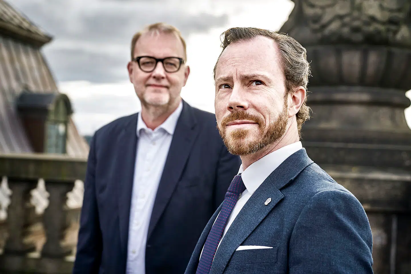 Venstre-formand Jakob Ellemann-Jensen og forsvarsordfører Lars Chr. Lilleholt vil adskille Forsvarskommandoen fra Forsvarsministeriet som en konsekvens af regeringens styring af den øverste ledelse for det danske forsvar.