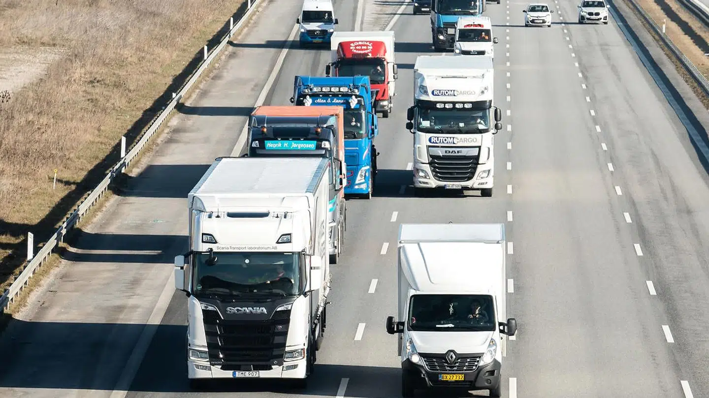 Ifølge danske lastbilchauffører stjæler nogle østeuropæiske chauffører diesel fra deres danske kolleger.