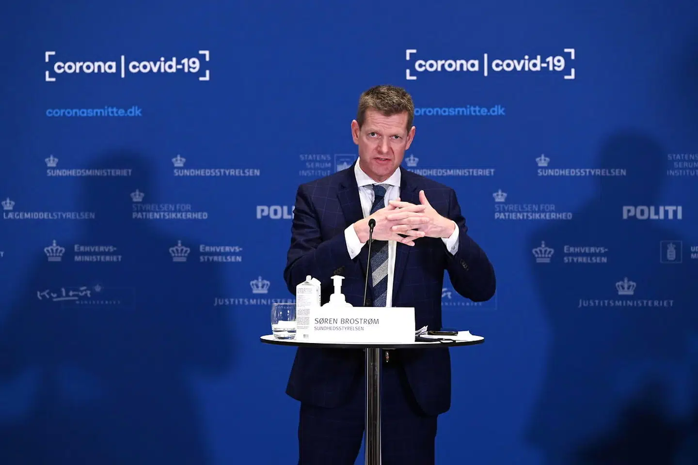 Enhedschef i Lægemiddelstyrelsen Tanja Erichsen og Søren Brostrøm, direktør for Sundhedsstyrelsen, holdt pressebriefing om coronavaccinen fra AstraZeneca i Eigtveds Pakhus, onsdag 14. april 2021.