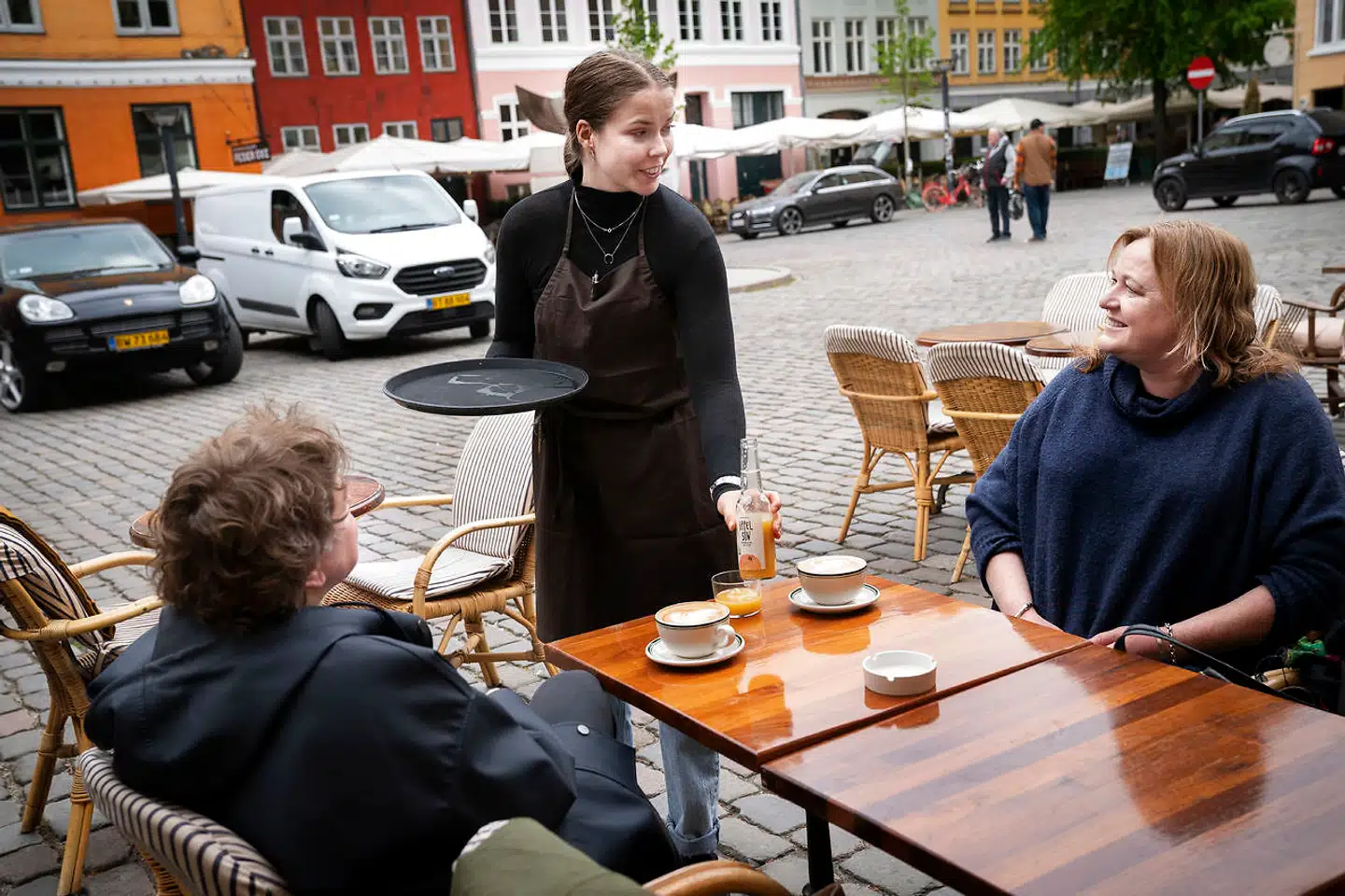 (ARKIV) Fra på onsdag kan danskerne igen komme på restaurant indendørs med coronapas og bordbestilling. (Foto: Liselotte Sabroe/Ritzau Scanpix)