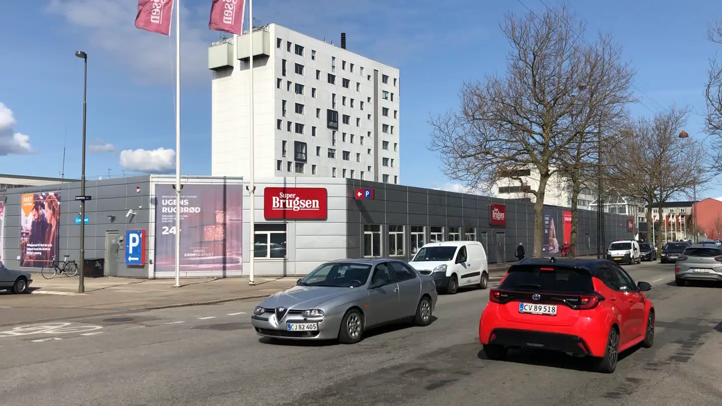 Den 11-årige dreng er et kendt ansigt i den lokale SuperBrugsen, fortæller en ansat.