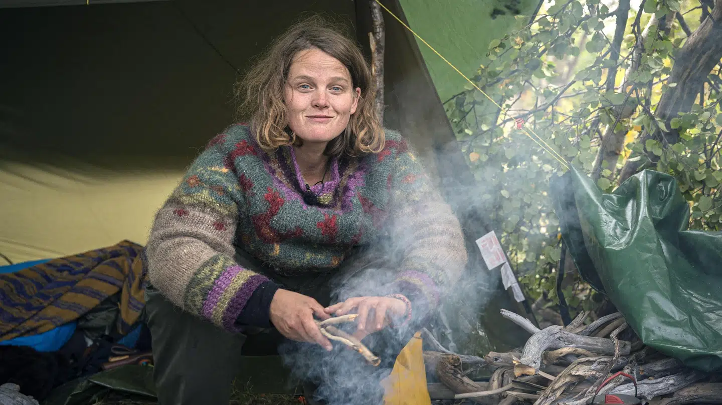 Camilla tager hver morgen en tår eller flere af sit eget tis.