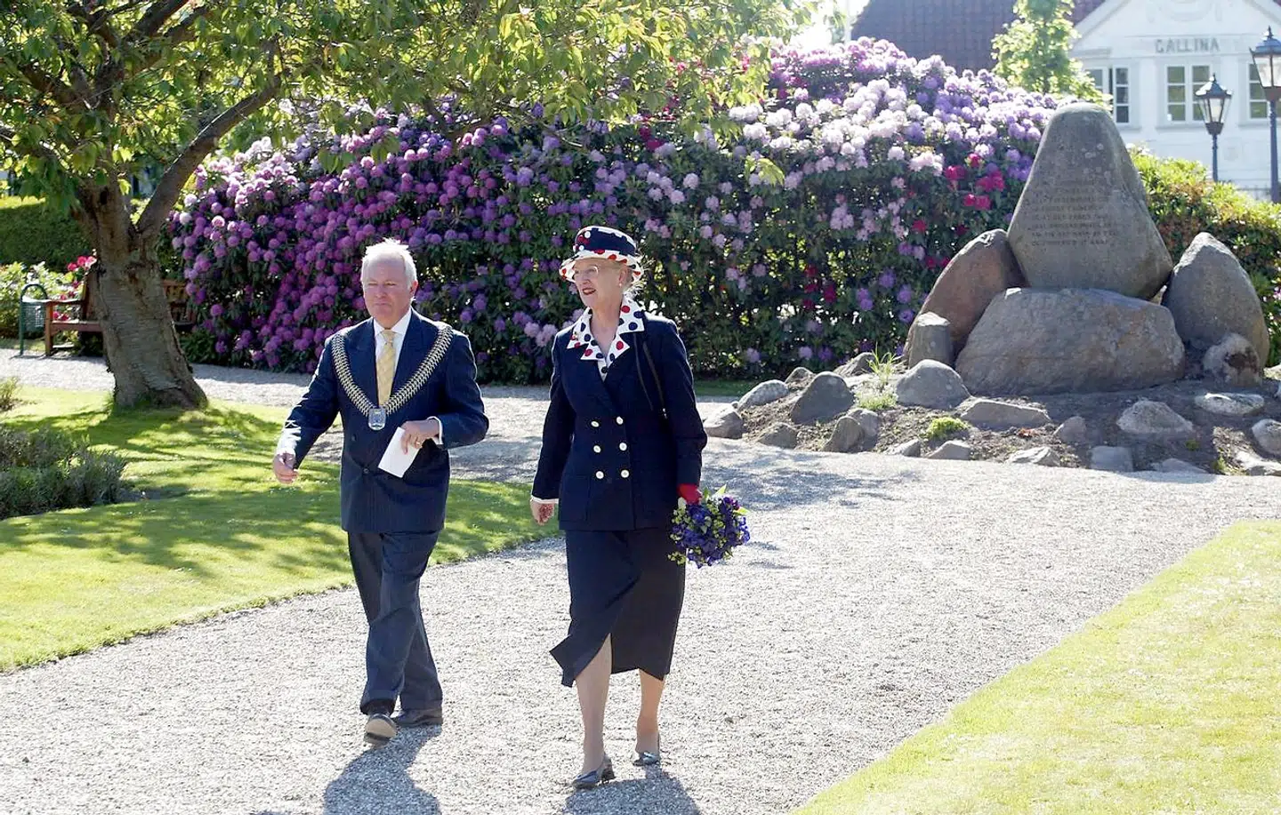 Dronning Margrethe ved indvielsen af dronning Ingrids mindeanlæg i 2004.