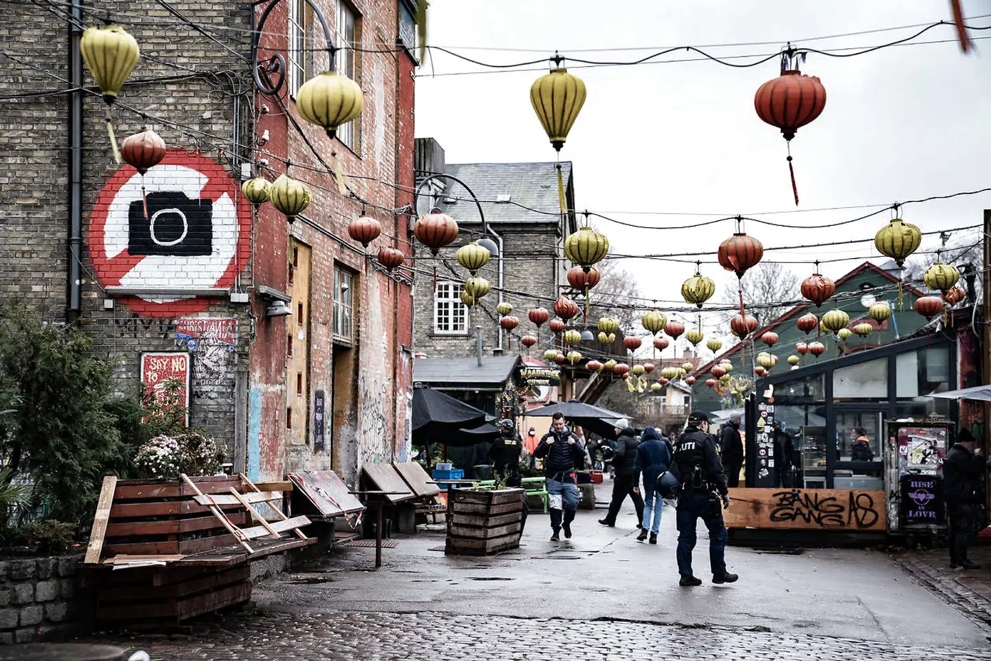 Under coronanedlukningen var der opholdsforbud på Pusher Street. Nu er hashsalget tilbage.