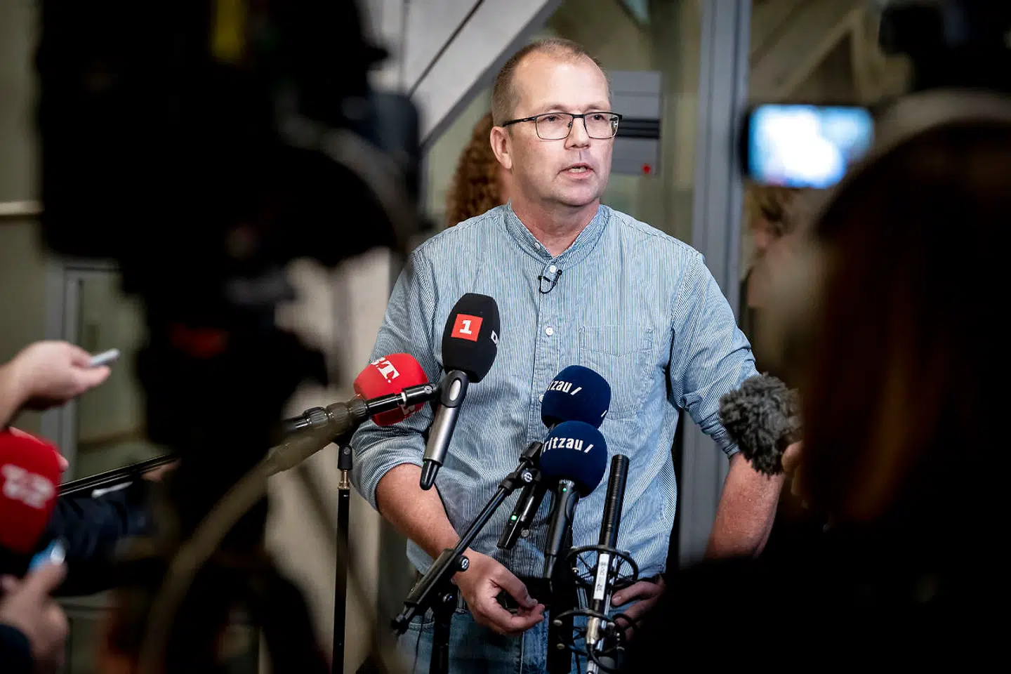 Aftalen er kun knap fem sider lang, men alligevel har den gjort Enhedslistens Peder Hvelplund rasende. »Skamfuldt,« lyder dommen fra politikeren.