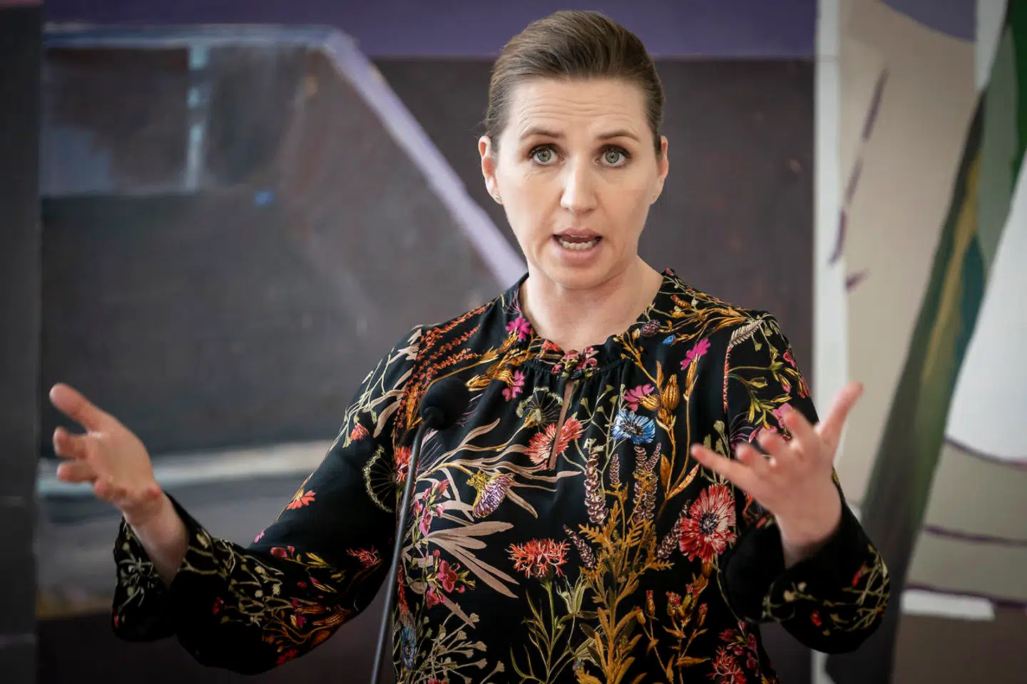 Statsminister Mette Frederiksen (S) under doorstep efter møde i Folketingssalen, som indledes med en udvidet partilederdebat, på Christiansborg tirsdag den 13. april 2021. Desuden behandles lovgivning om mink og kompensation til minkavlerne.. (Foto: Mads Claus Rasmussen/Ritzau Scanpix)