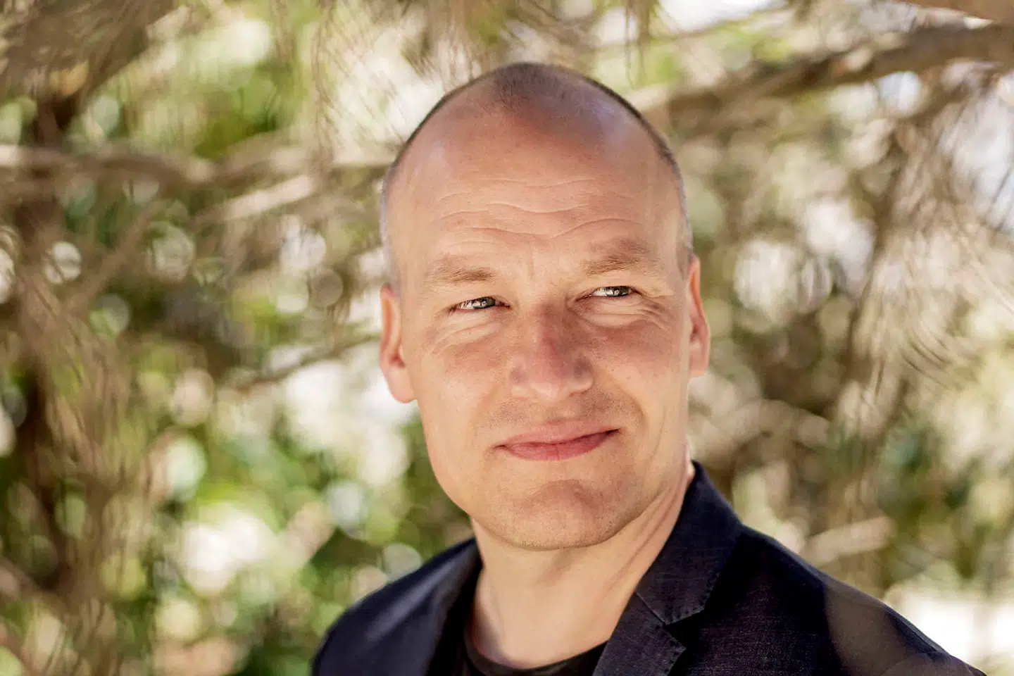 »Det er, som om socialister har vendt tingene på hovedet, når de forestiller sig skiftet til en socialistisk økonomi. De forestiller sig, at først kommer magtskiftet, og derefter kommer forandringerne. Det er pudsigt og lidt ahistorisk,« siger Enhedslistens Pelle Dragsted.