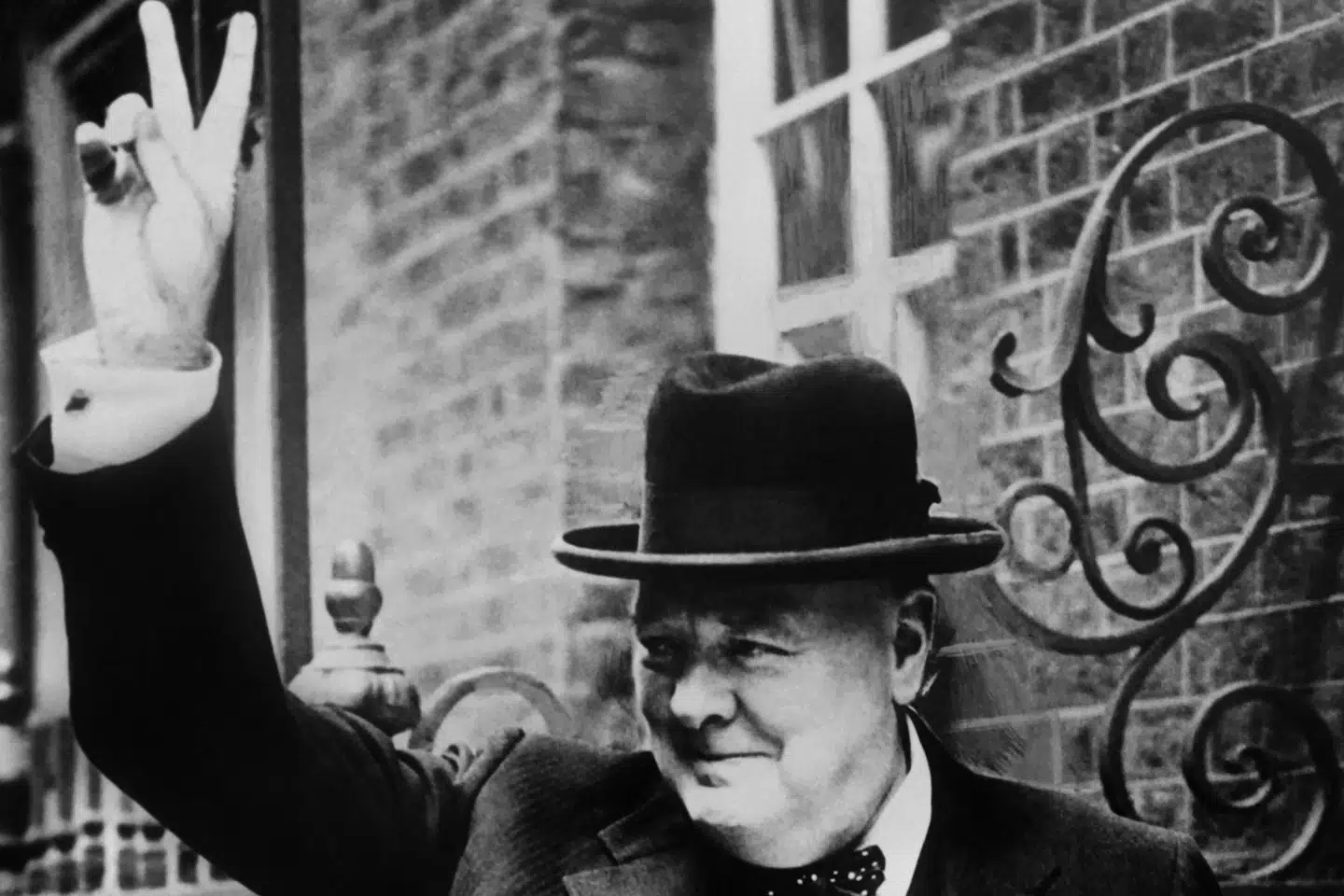 Sir Winston Churchill var ikke populær i den biograf i Wales, som Tom Jones kom i som dreng. Der blev buhet af Churchill. Unknown/Ritzau Scanpix