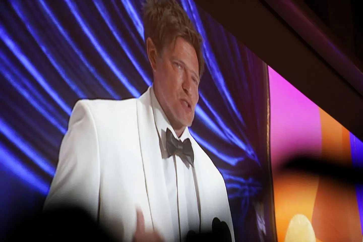 Thomas Vinterberg tager imod sin Oscar i LA.