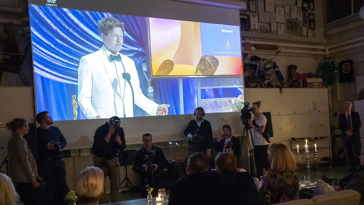 Skuespillerne Lars Ranthe, Magnus Millang og Susse Wold og holdet bag filmen Druk så årets Oscar-uddeling hos Zentropa.