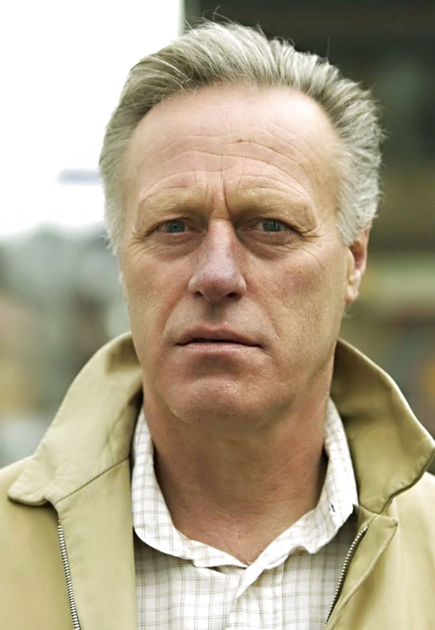Tom Hagen nægter sig skyldig i drab eller medvirken til drab på sin kone.
