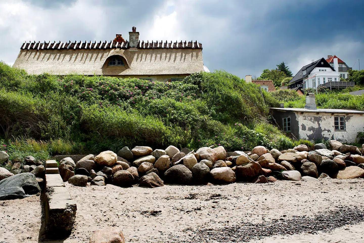 Sommerhuset, som Camilla Plum har solgt for 25 millioner kroner. Foto Bax Lindhardt.