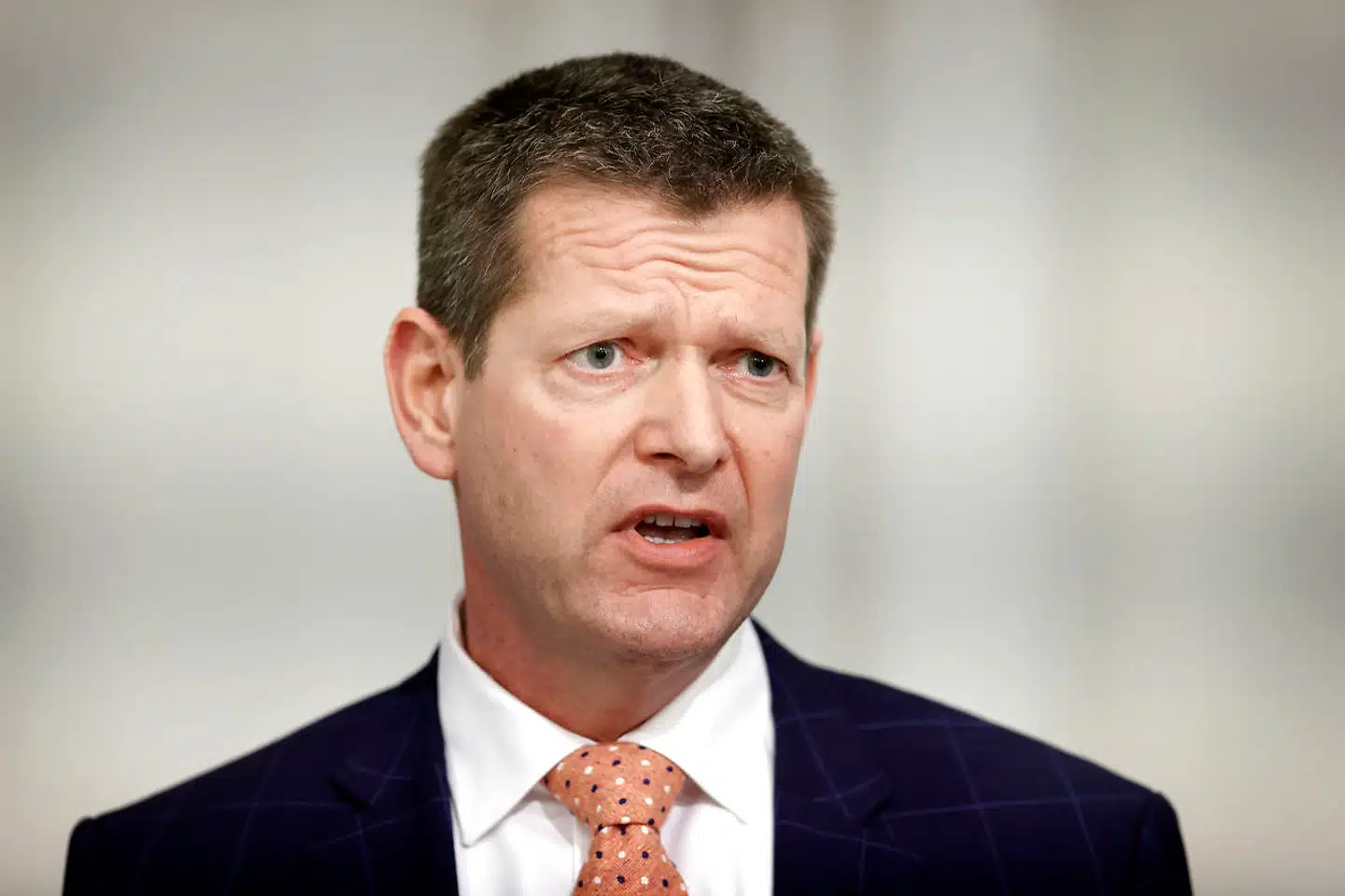 Direktør for Sundhedsstyrelsen Søren Brostrøm under pressemødet i Spejlsalen i Statsministeriet i København onsdag den 24. februar 2021. Regeringen holder onsdag pressemøde i forbindelse med situationen omkring corona / covid-19. Tidligere på dagen blev det udmeldt at Regeringen har indgået en aftale om første fase af en genåbning. **Pooldækning: Kan anvendes vederlagtfrit til redaktionel omtale. Dækningen er leveret af Politiken**. (Foto: Jens Dresling/Scanpix 2021)