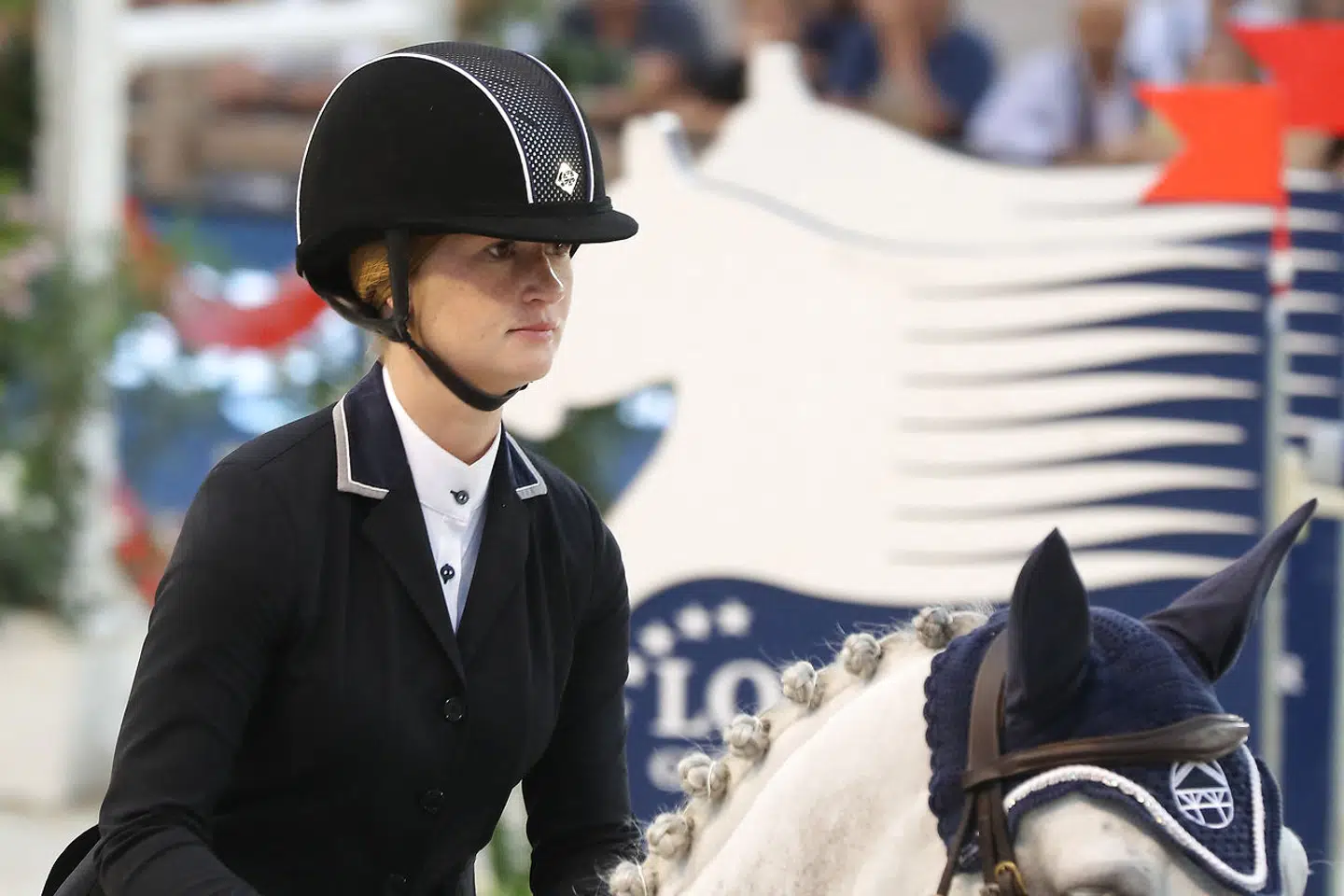 Jennifer Gates er en passionet rytter, og privat danner hun også par med den professionelle hesterytter Nayel Nassar. VALERY HACHE / AFP