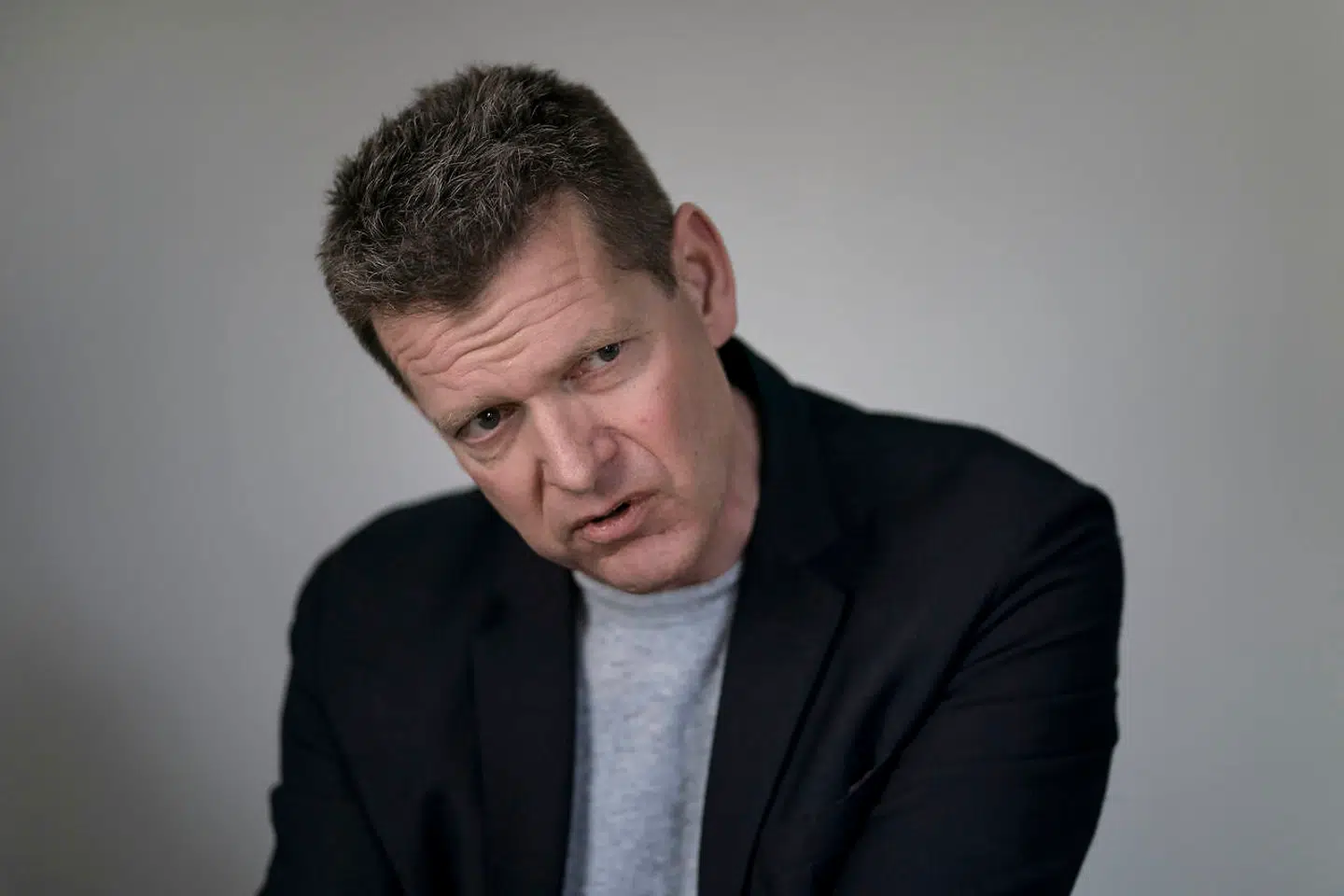 »Er risikoen for VITT lige så stor, som vi har set det ved AstraZeneca eller er den højere eller lavere?« spørger Søren Brostrøm, direktør for Sundhedsstyrelsen.