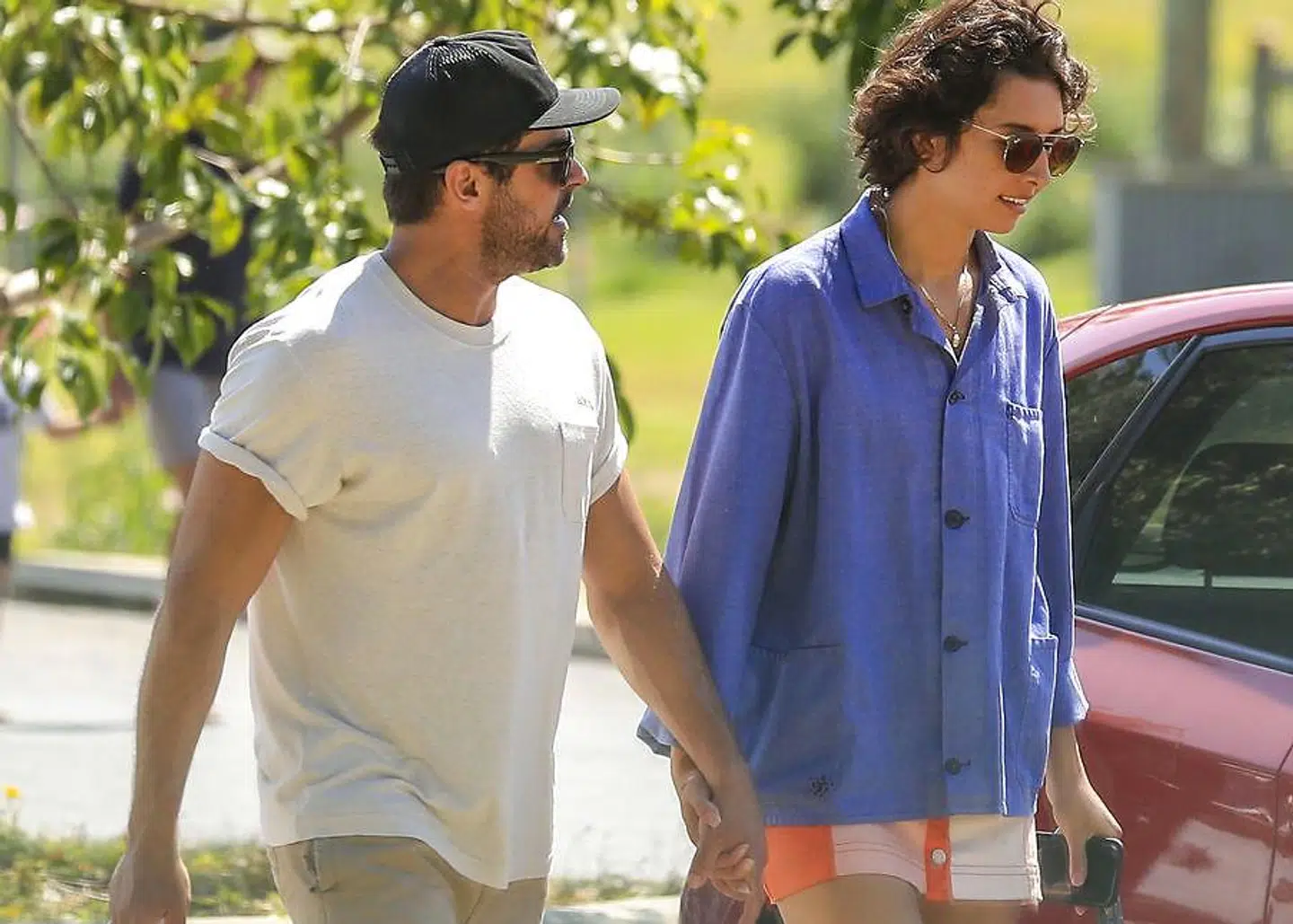 Zac Efron hånd-i-hånd med Vanessa Valladares.