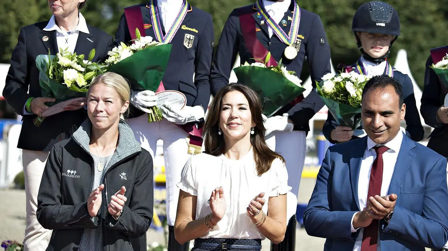 Kronprinsesse Mary deltager tit ved hestearrangementer. Her ses hun sammen med Lego-arving Agnete Kirk Thinggaard.