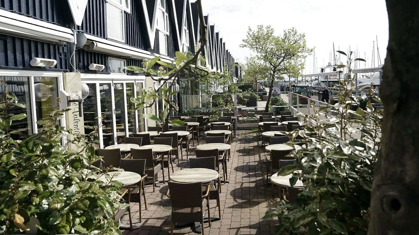 På grund af høje smittetal er Hørsholm Kommune lukket ned. Her er det restauranterne ved Rungsted Havn.