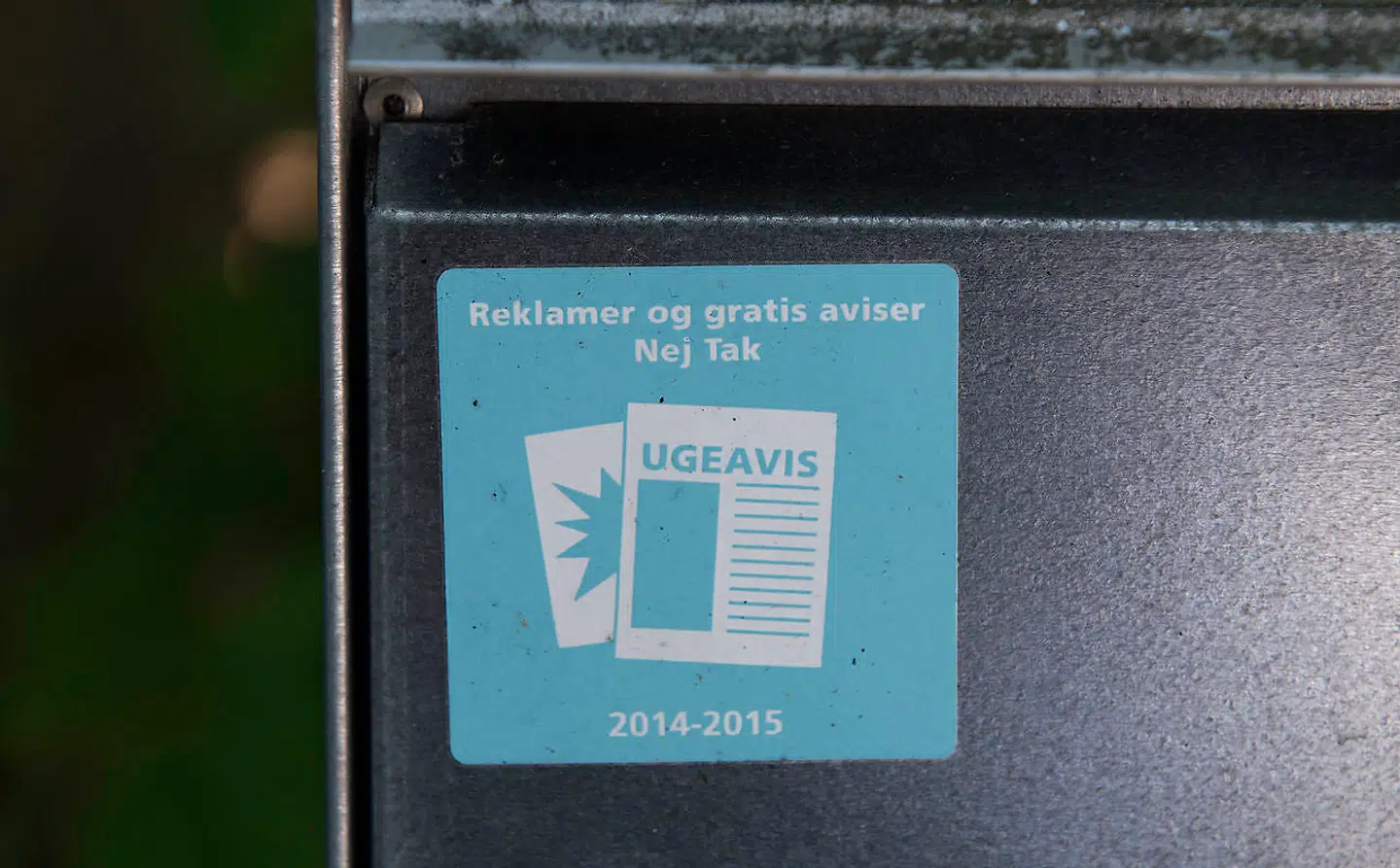 Ifølge Dansk Affaldsforening omdeles der cirka 100.000 tons papirreklamer om året i Danmark.