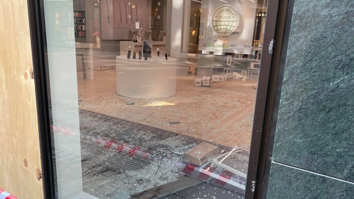 Natten til onsdag har to maskerede mænd begået tyveri i Illum.