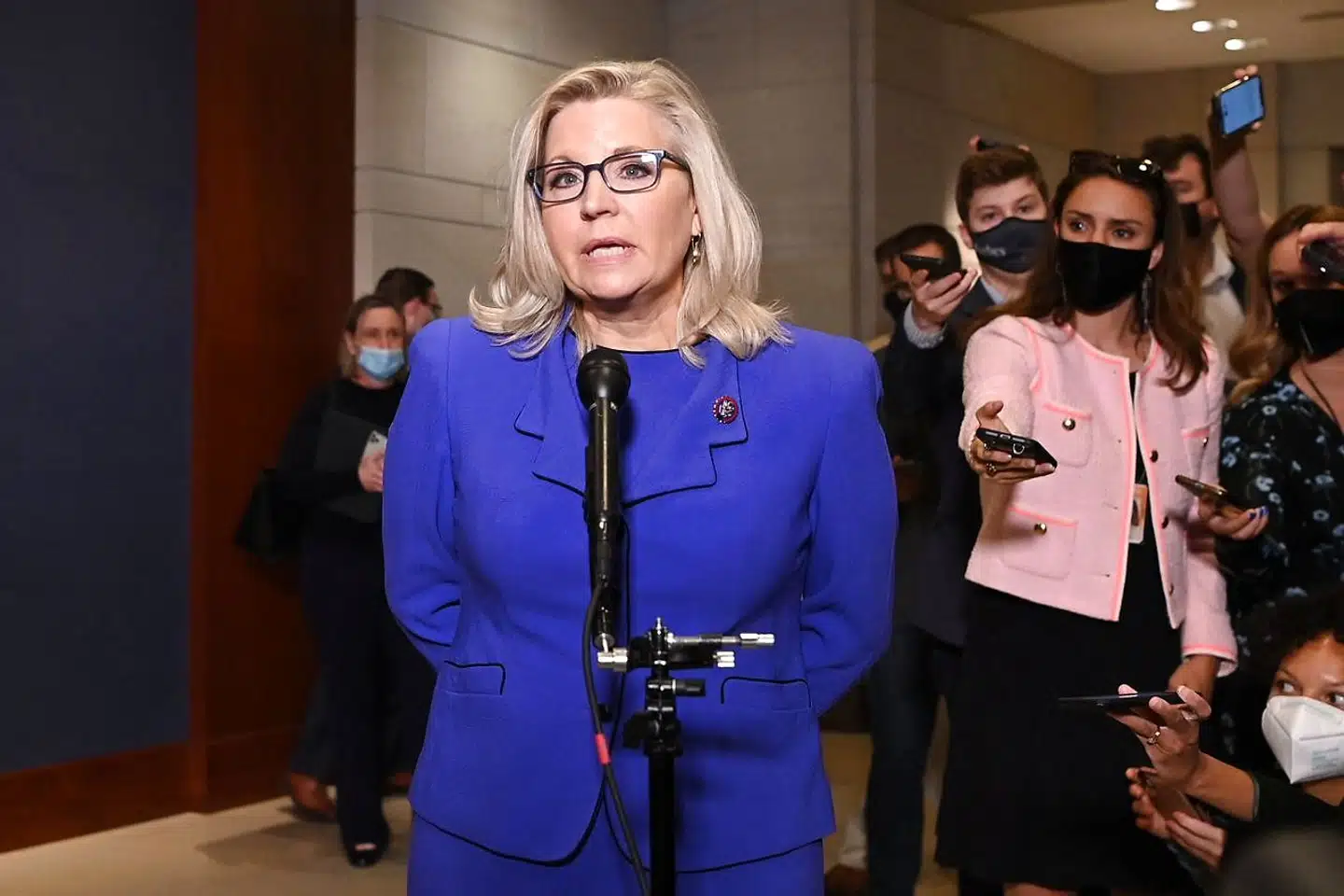 Efter kritik af Trump mister Liz Cheney sin lederpost hos Republikanerne i Repræsentanternes Hus.