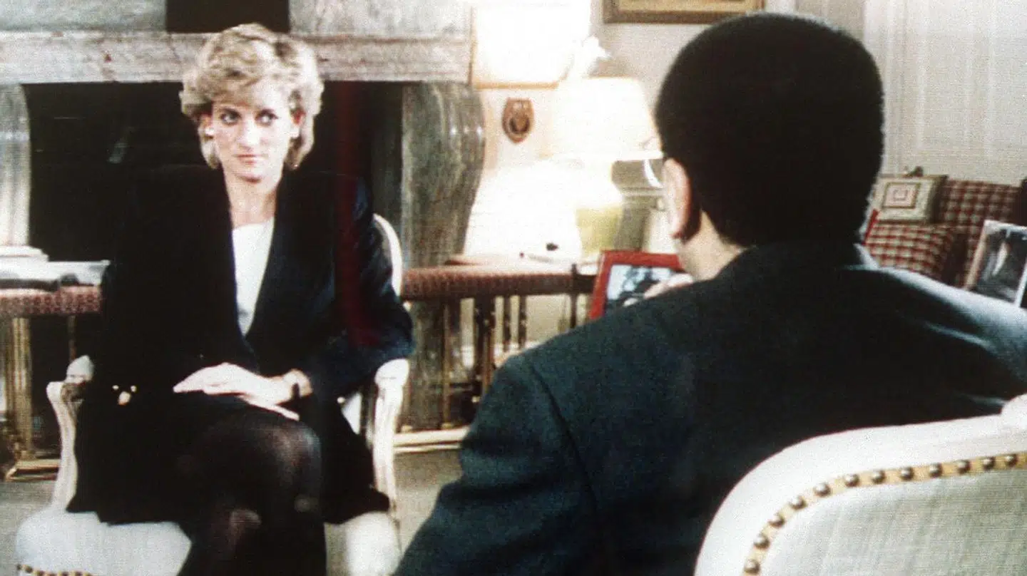 Her ses et billede fra det berømte interview, hvor prinsesse Diana interviewes af Martin Bashir.
