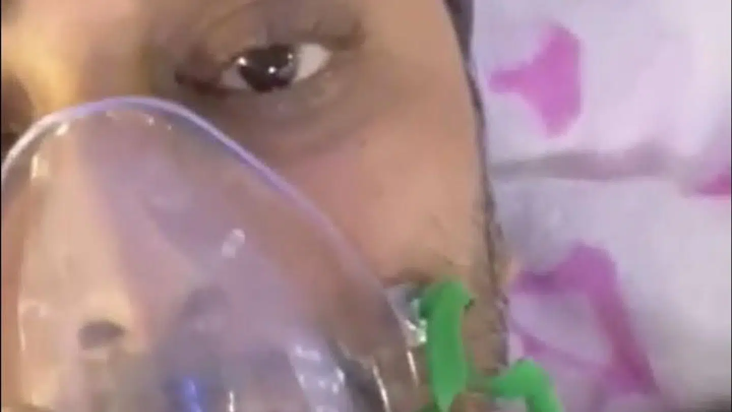 Youtuber og skuespiller Rahul Vohra på det, der efter alt at dømme, er hans dødsleje. (Foto: Instagram/ijyotitiwari)