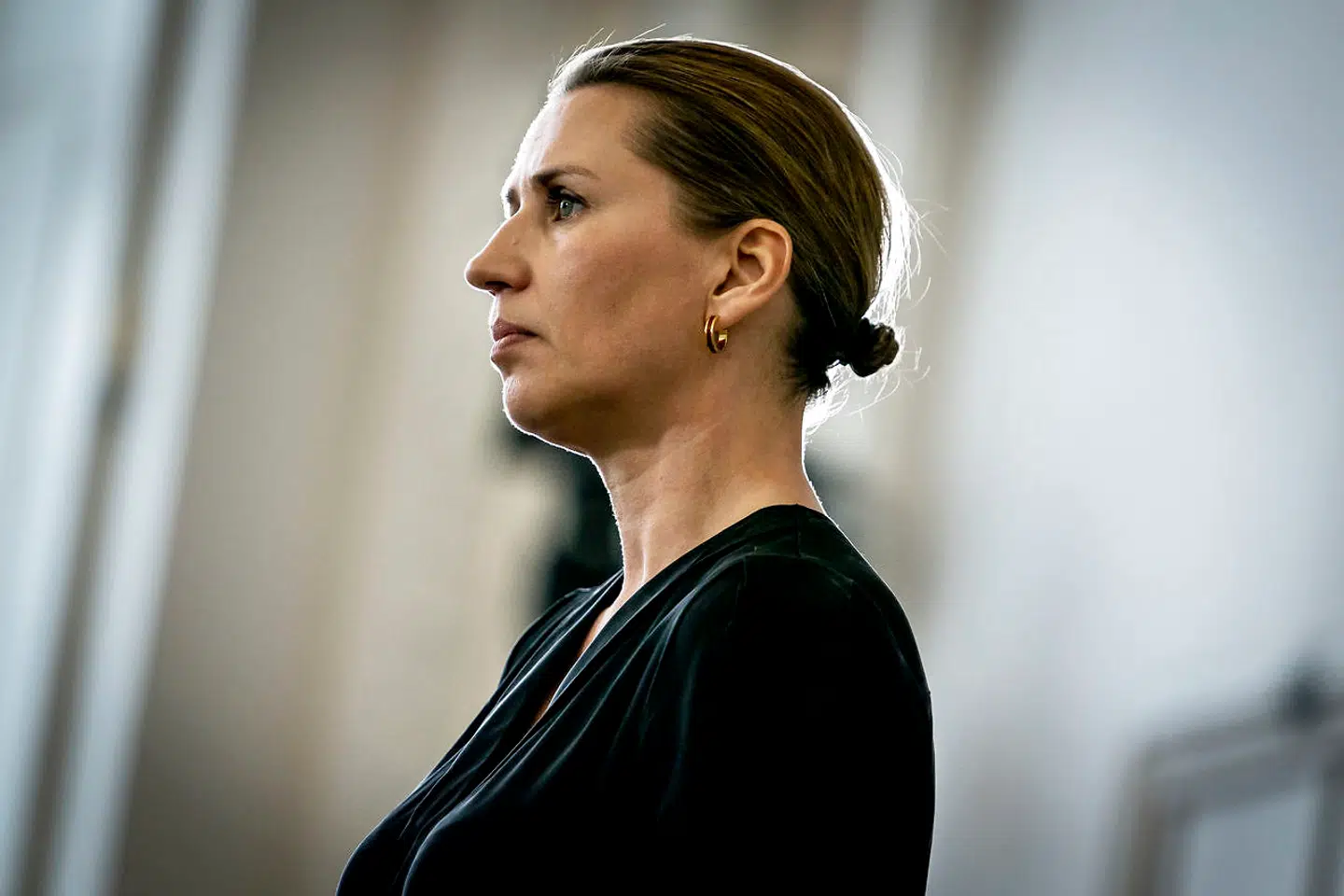 »Fremmedkrigere er – jeg gentager mig selv, men det er et vigtigt budskab – uønskede i Danmark, uanset om de er mødre eller fædre, og regeringen vil ikke løbe nogen risiko. Vi vil ikke aktivt bringe forældre, fremmedkrigere til Danmark,« lød det fra Mette Frederiksen under en debat i Folketinget i marts.