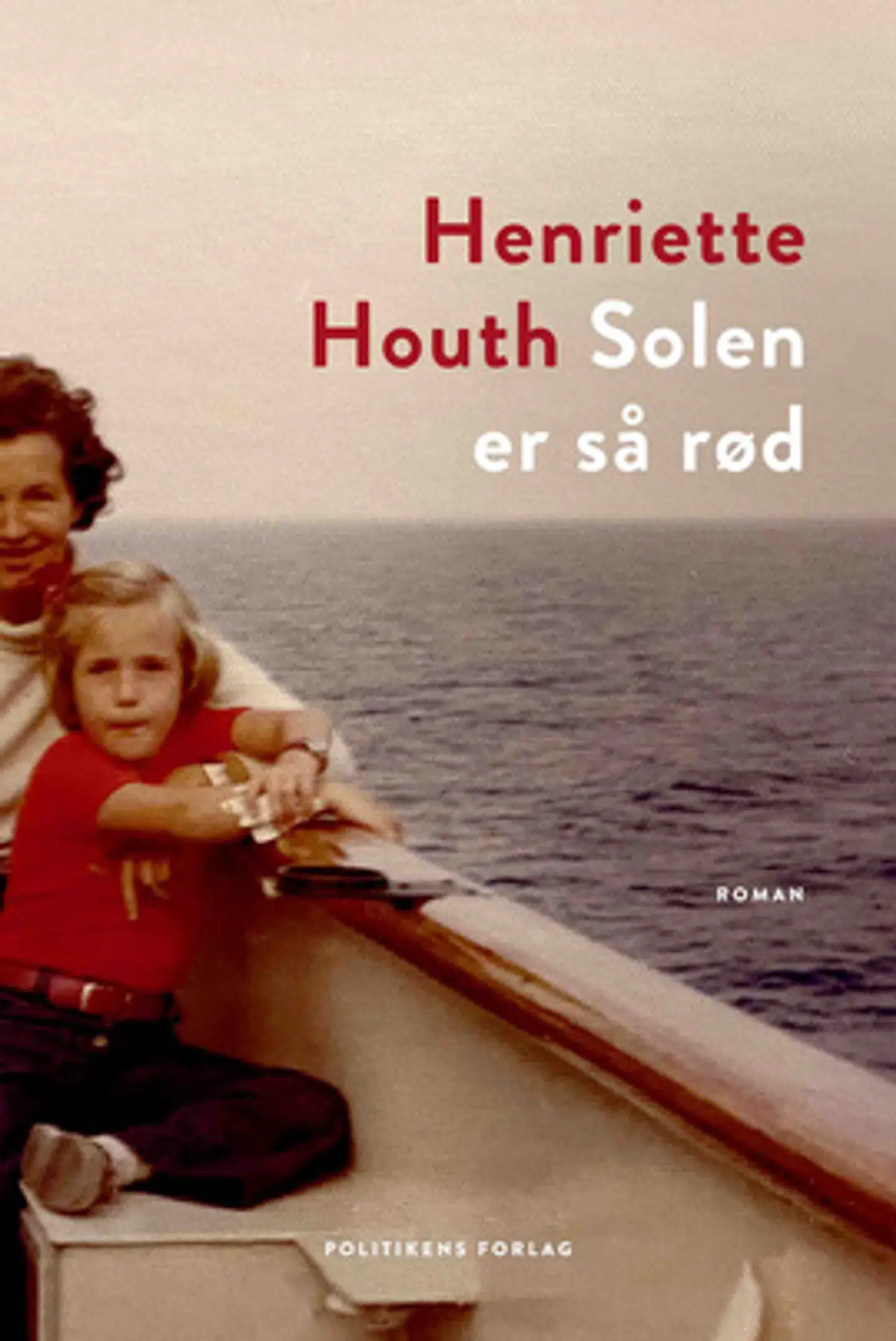 »Det er angstskabende og stærkt. Men jeg savner at forstå, hvad bogen her vil mig som læser, ud over at fortælle en trist historie om (endnu) en dysfunktionel familie.« Skriver Berlingskes boganmelder om romanen »Solen er så rød«.