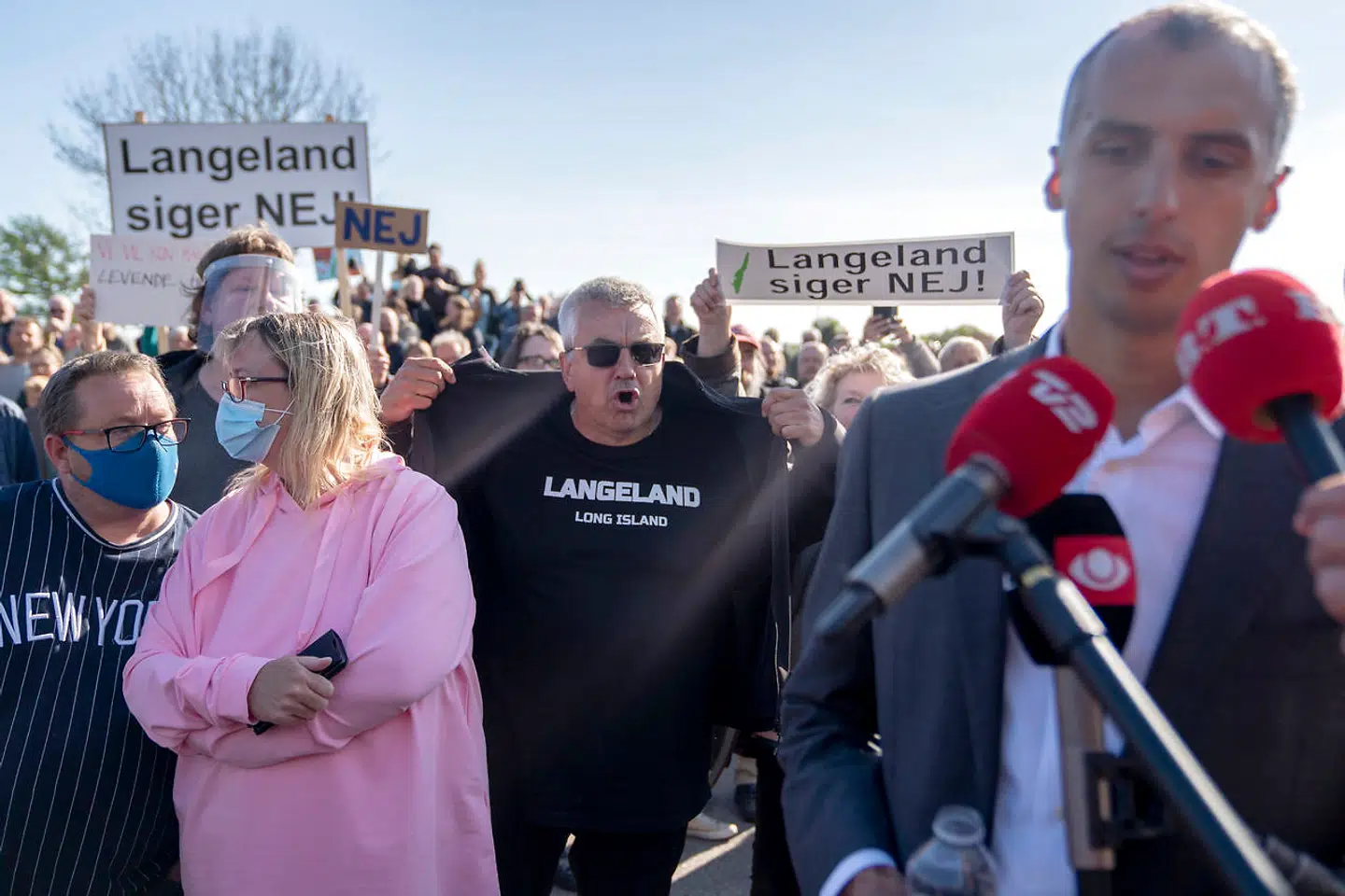 Borgermøde i Humblehallen på Langeland, hvor Mattias Tesfaye blev spurgt ind til regeringens beslutning om at placere et udrejsecenter på Langeland.