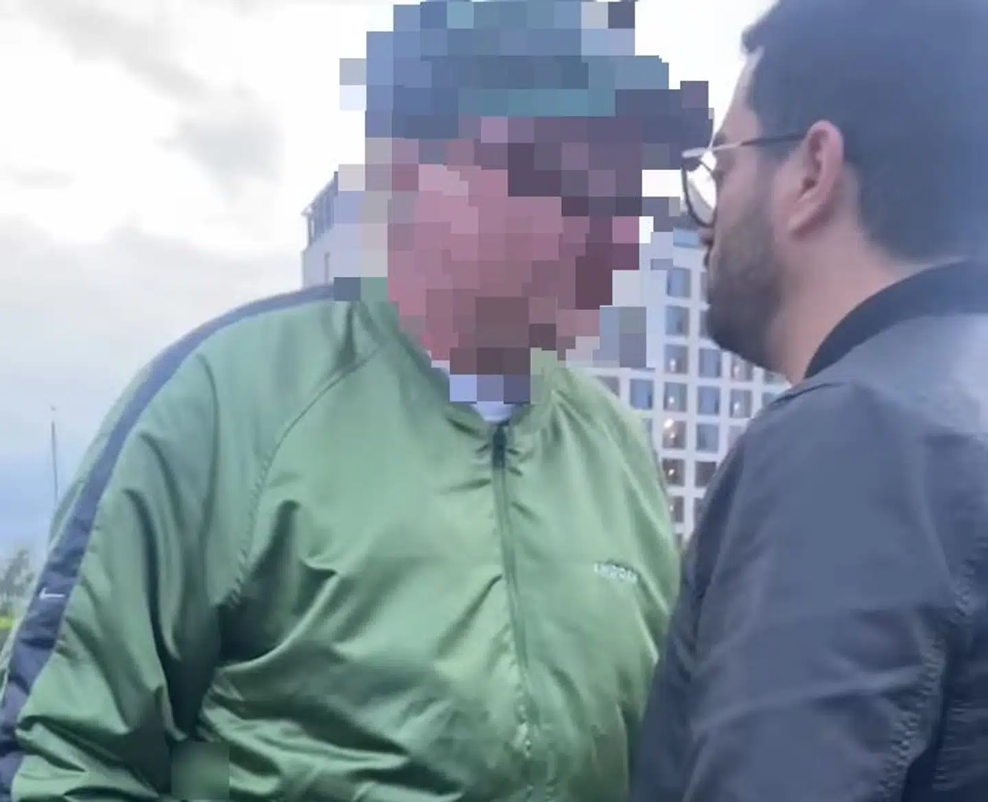 Mahran Hamdi stillede sig foran den vrede mand for at skærme sine to børn og kone på havnen i Kastrup forrige weekend. Videoen af episoden har siden ført til stor politisk opmærksomhed.
