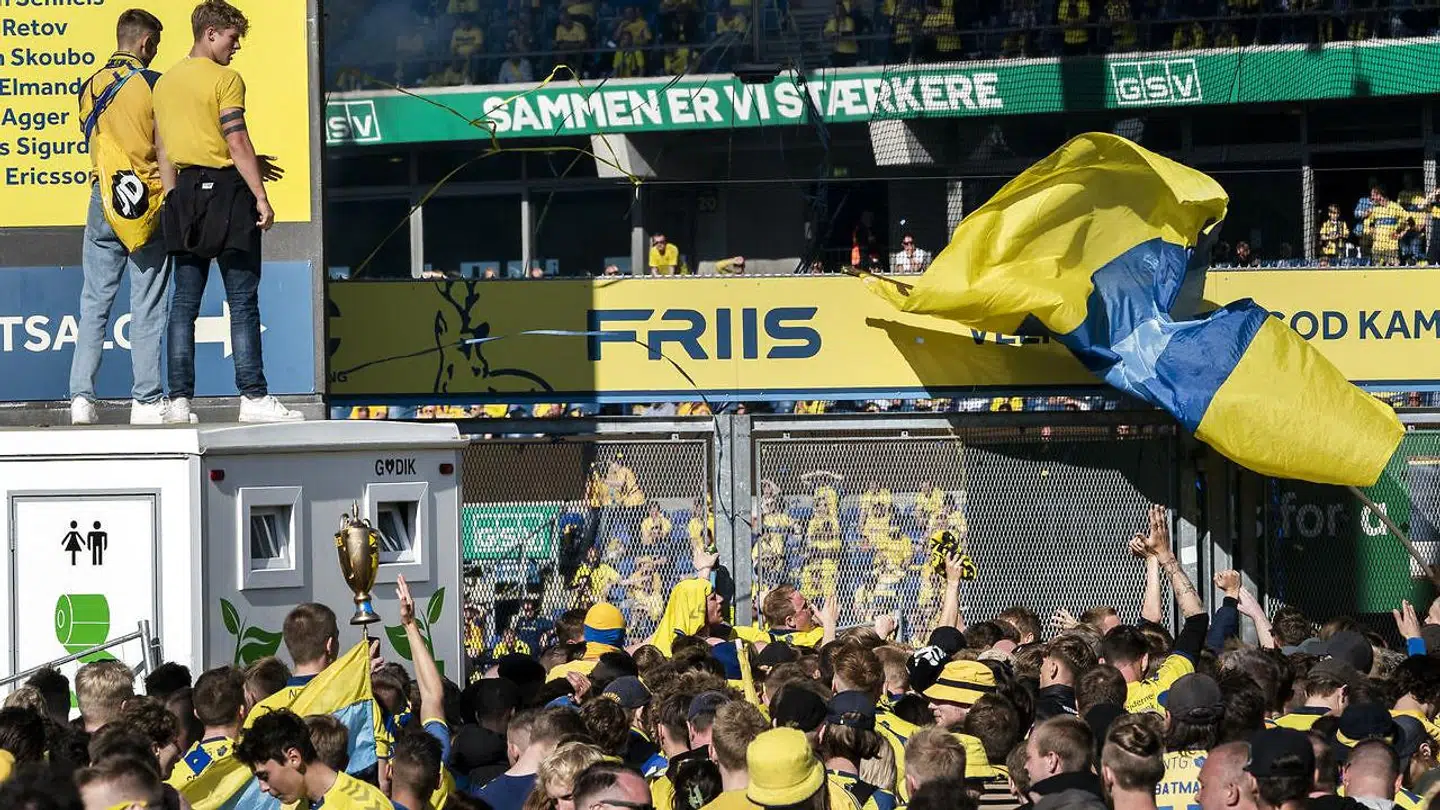 Brøndbyfans i forbindelse med superligakampen imellem Brøndby og FC Nordsjælland på Brøndby Stadion, det var især ved denne port, at fans strømmede ind på stadion.